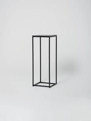 Podium 9 / 18" Square / Anthracite Concrete