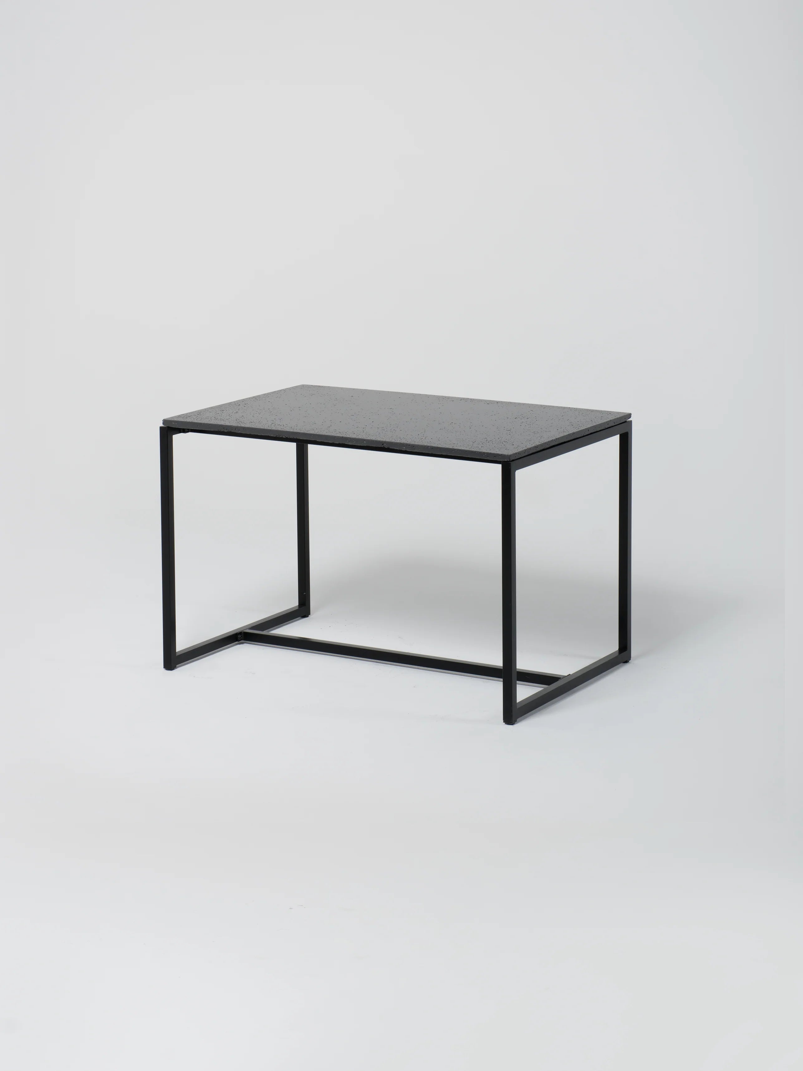 Table 9 / Square / Black / Anthracite Concrete