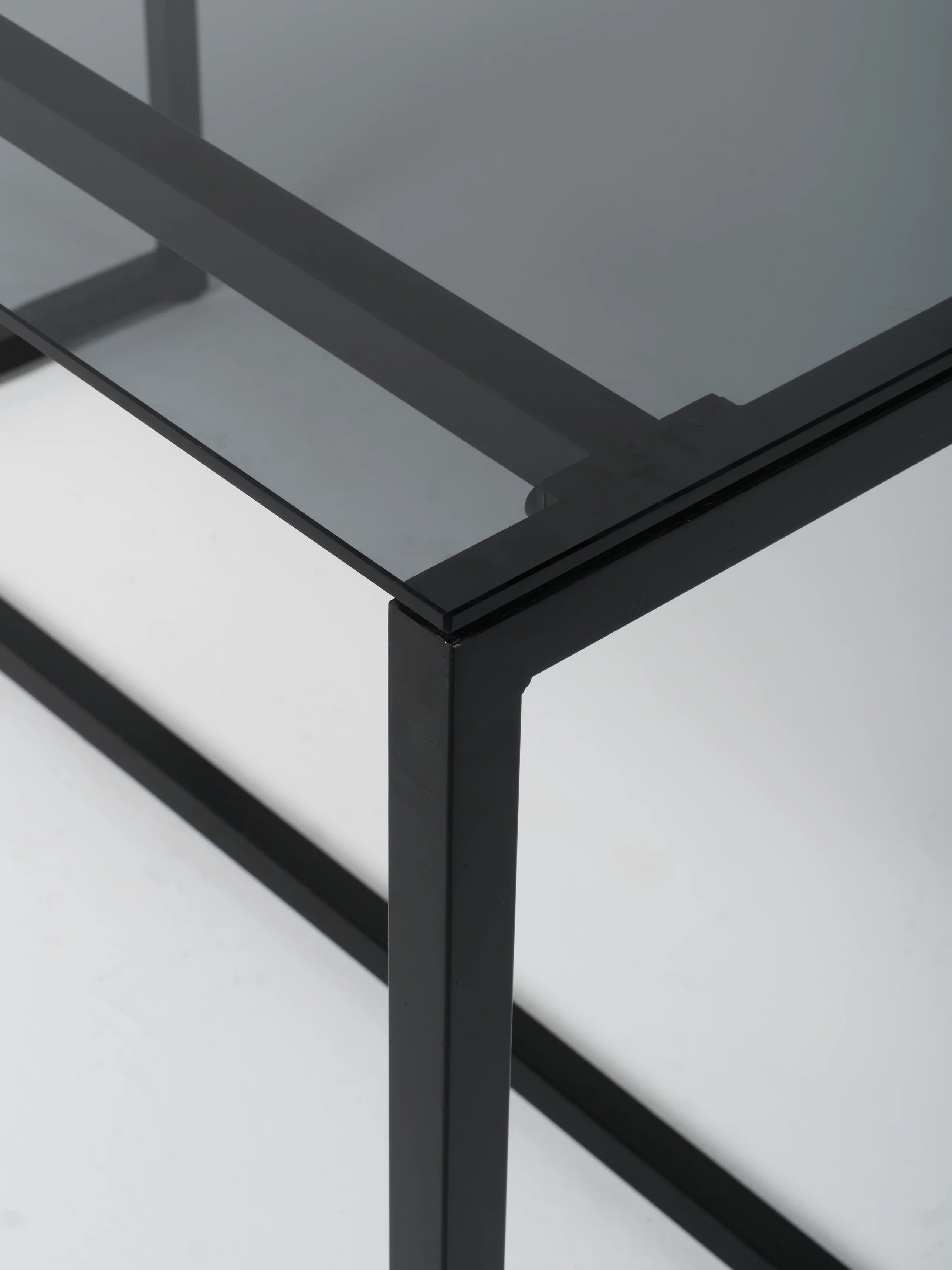 Table 14 / Black / Glass / Grey