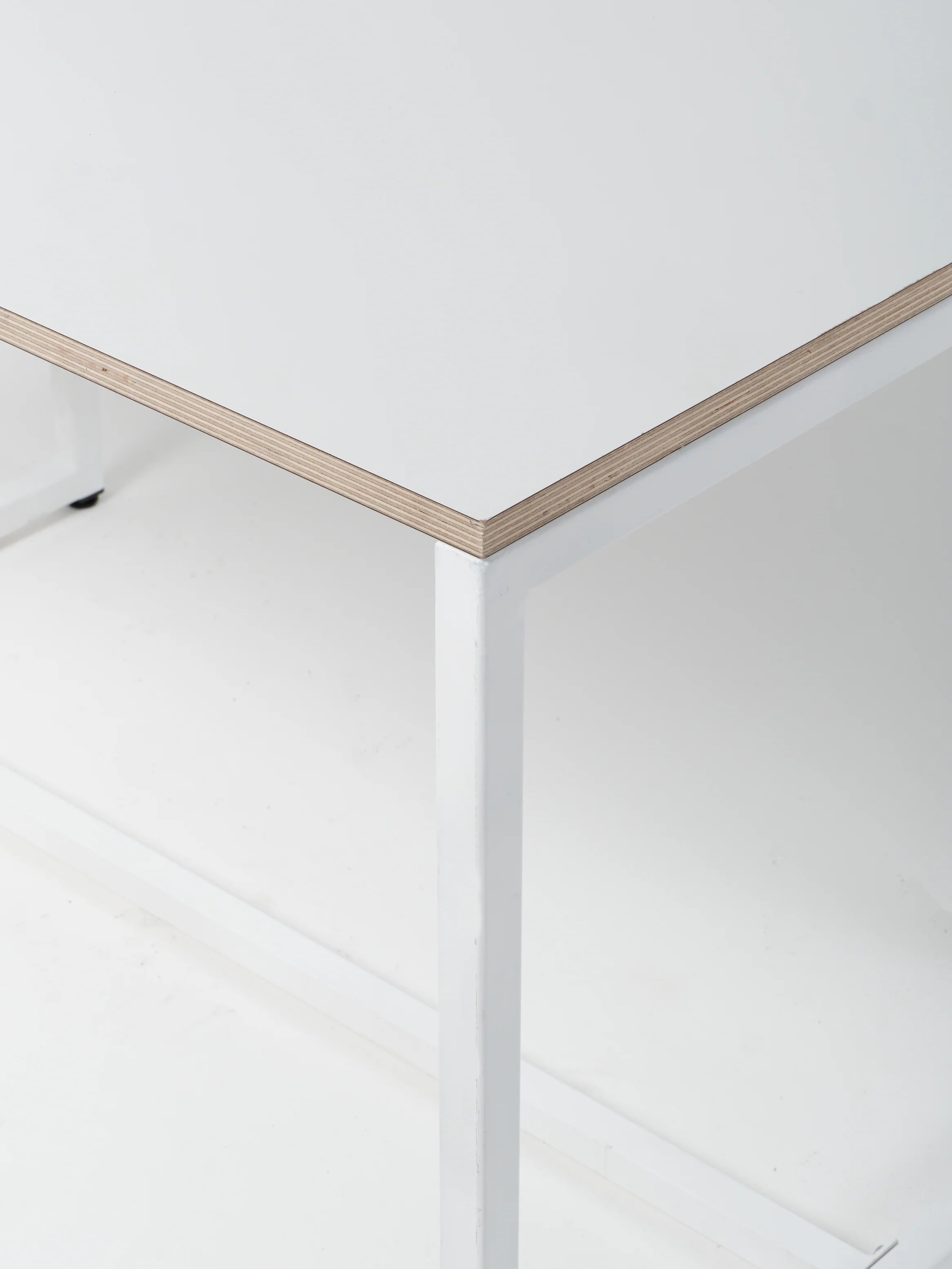Table 10 / Square / White / White Plywood