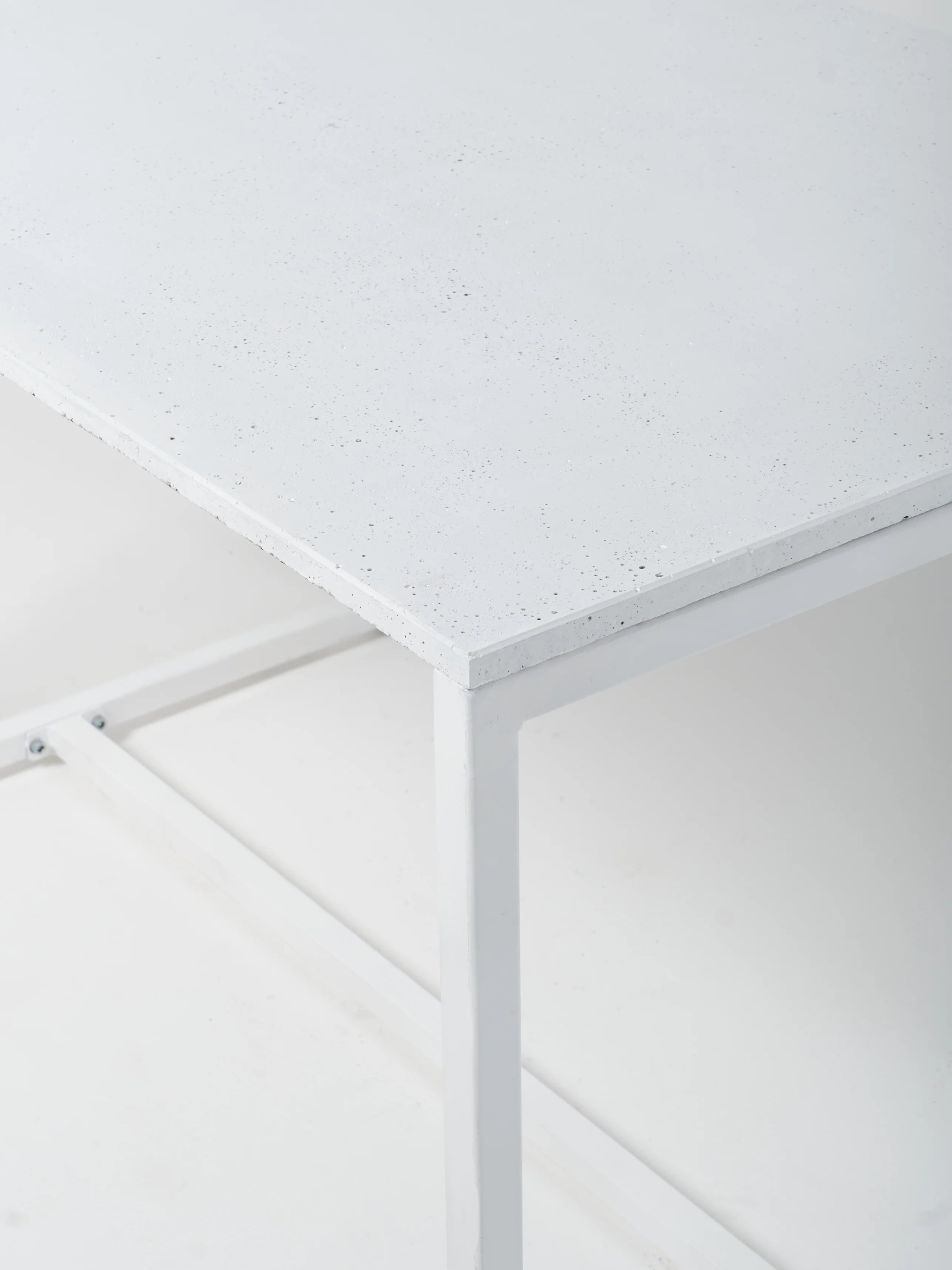 Table 8 / White Concrete