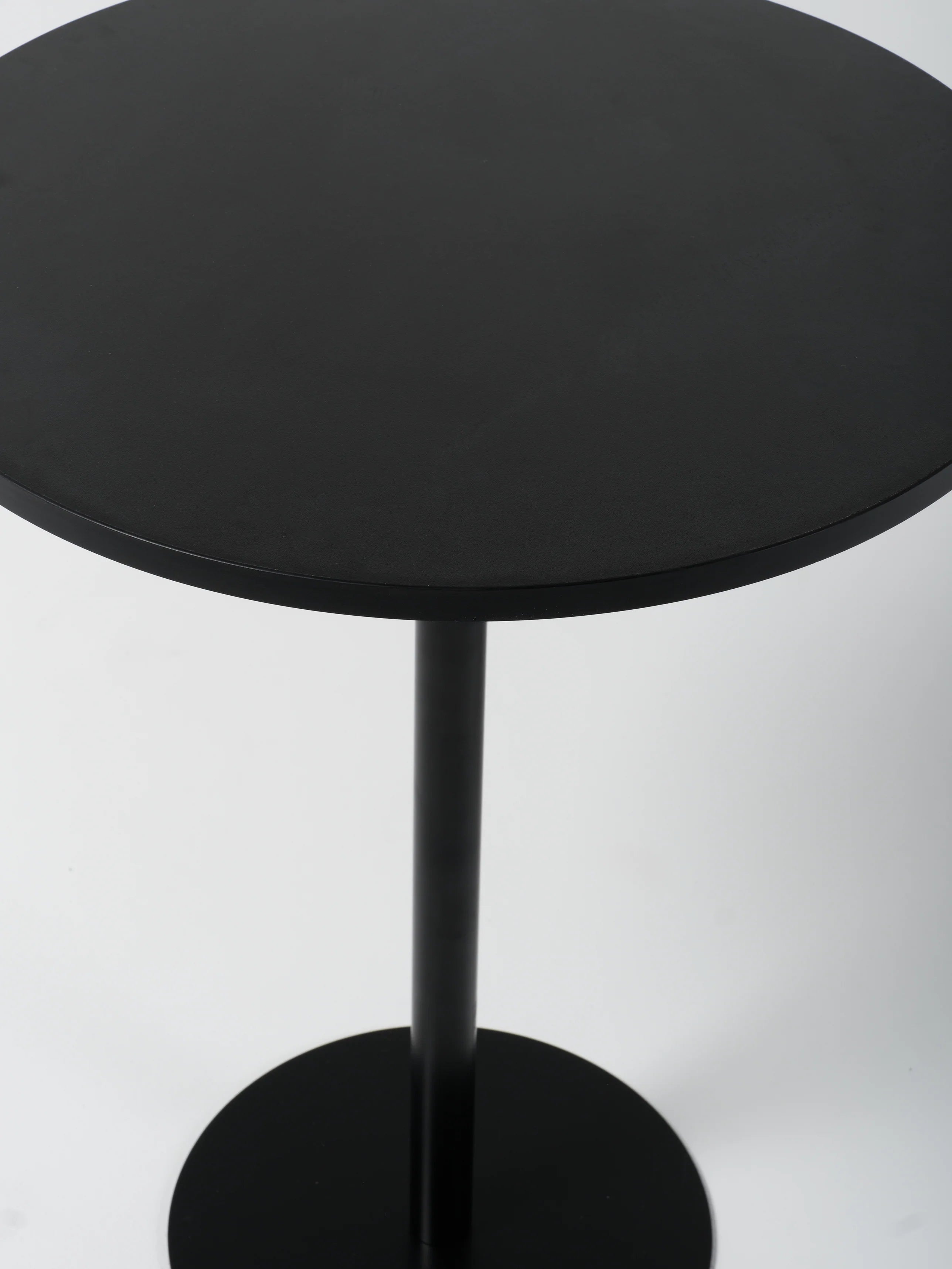 Table 20 / Round / Black