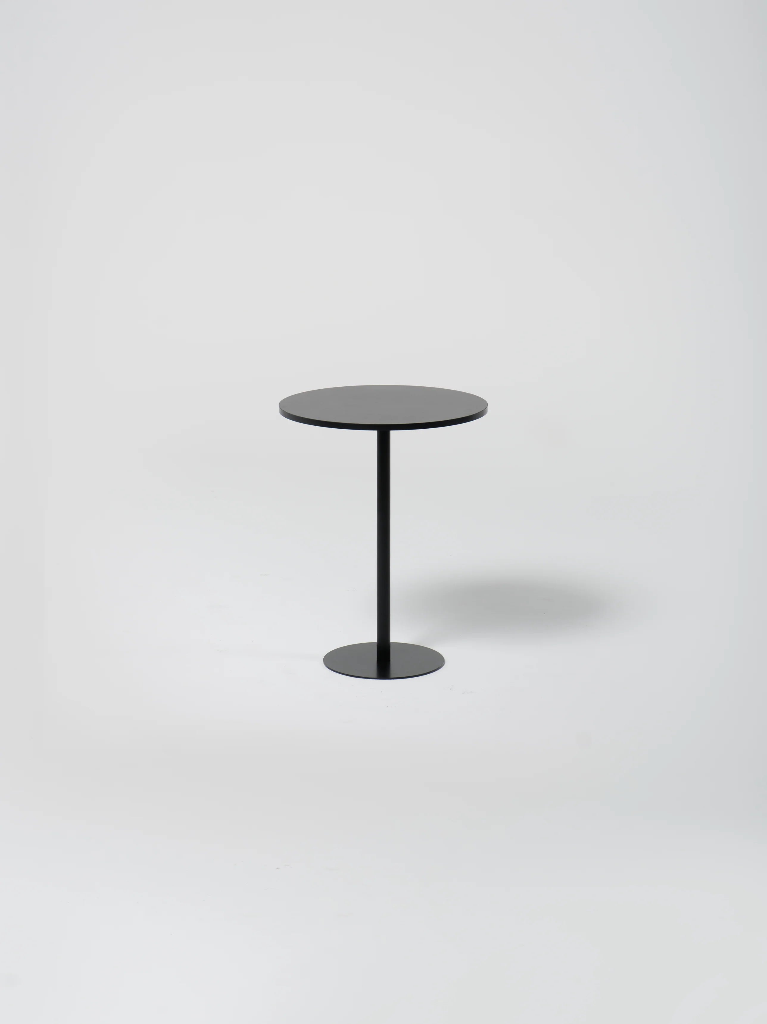 Table 20 / Round / Black