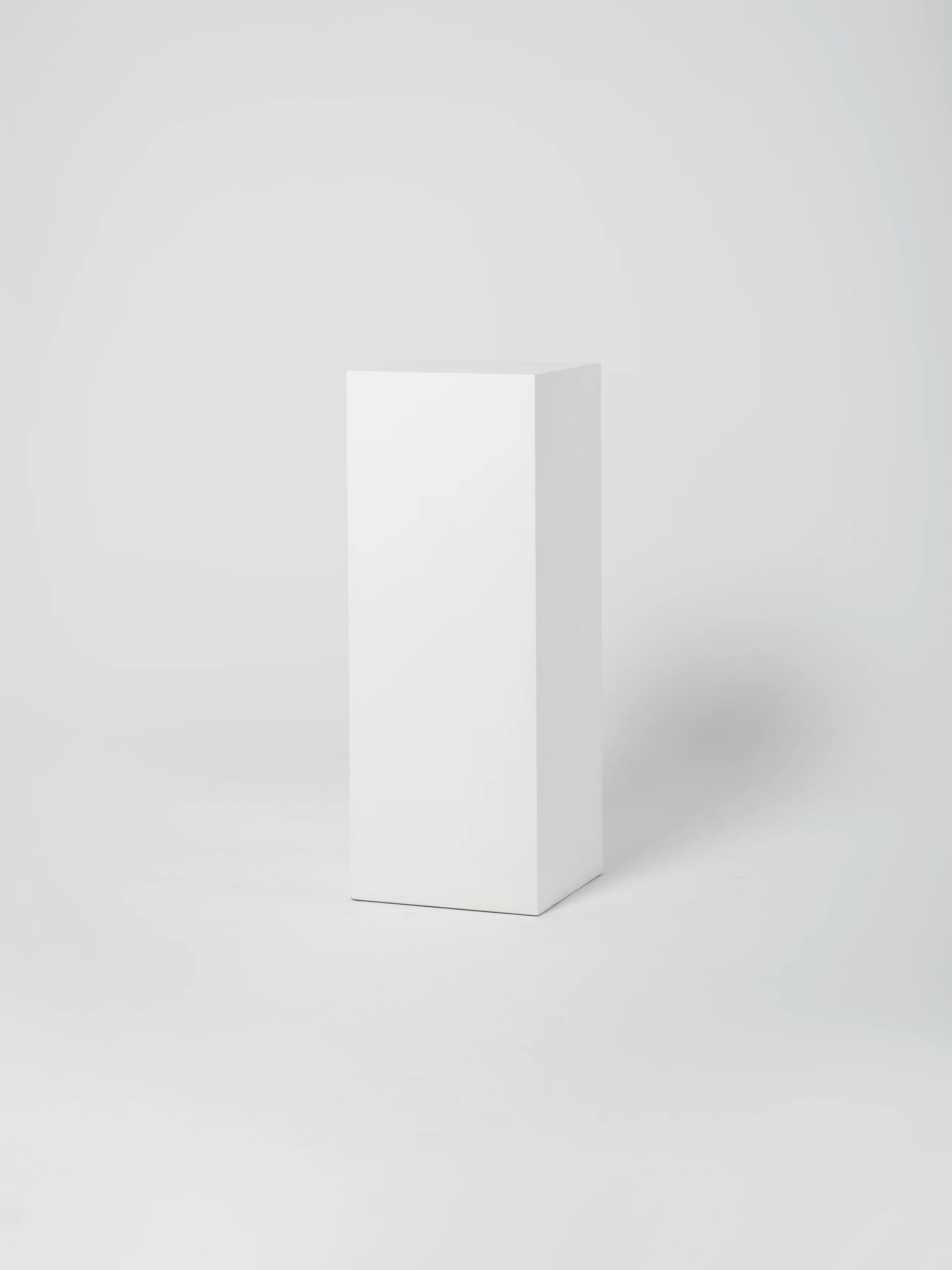 Cube 6 / 18" x 47" / White