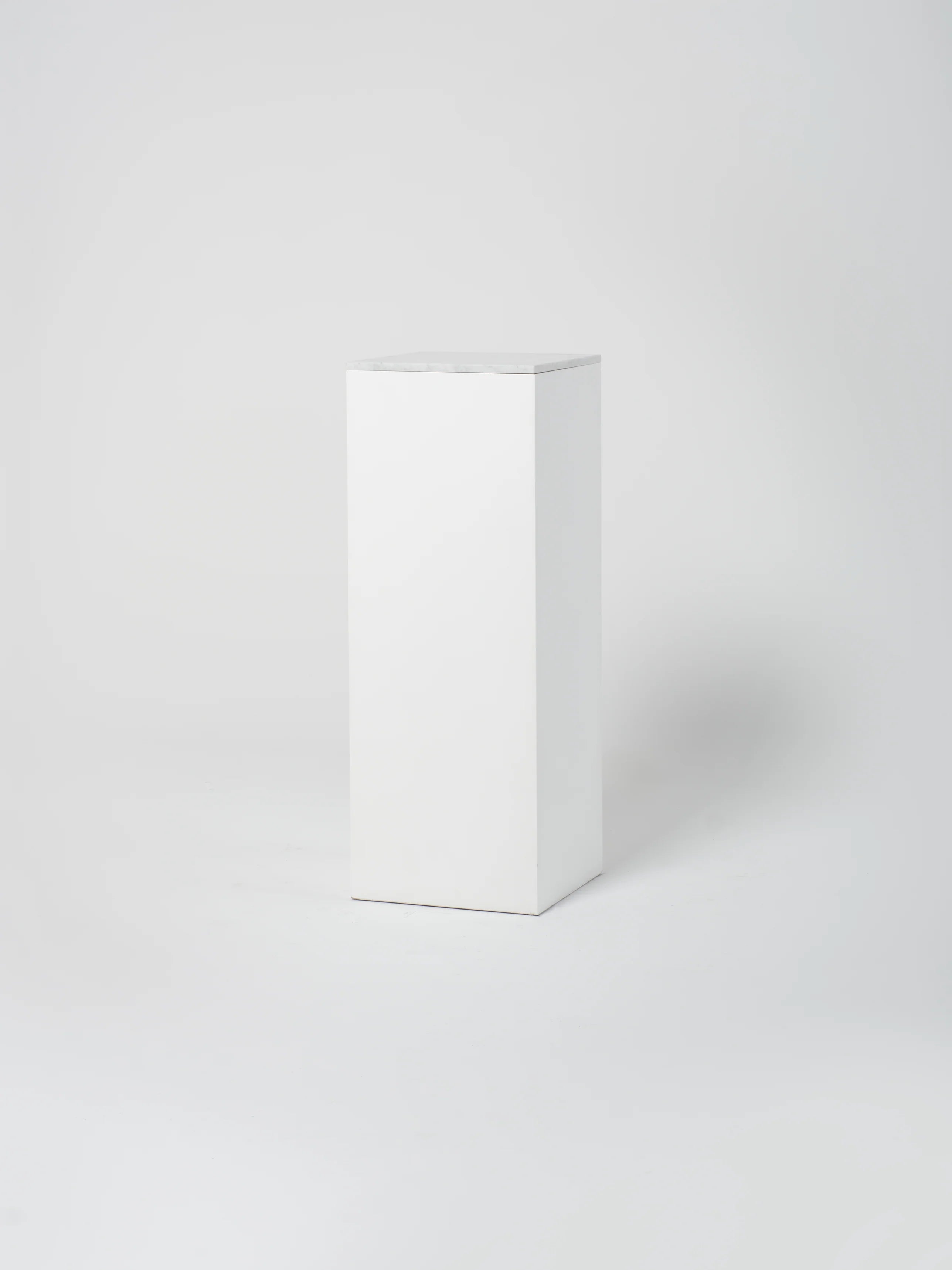 Cube 6 / 18" x 47" / White / Bianco Carrara