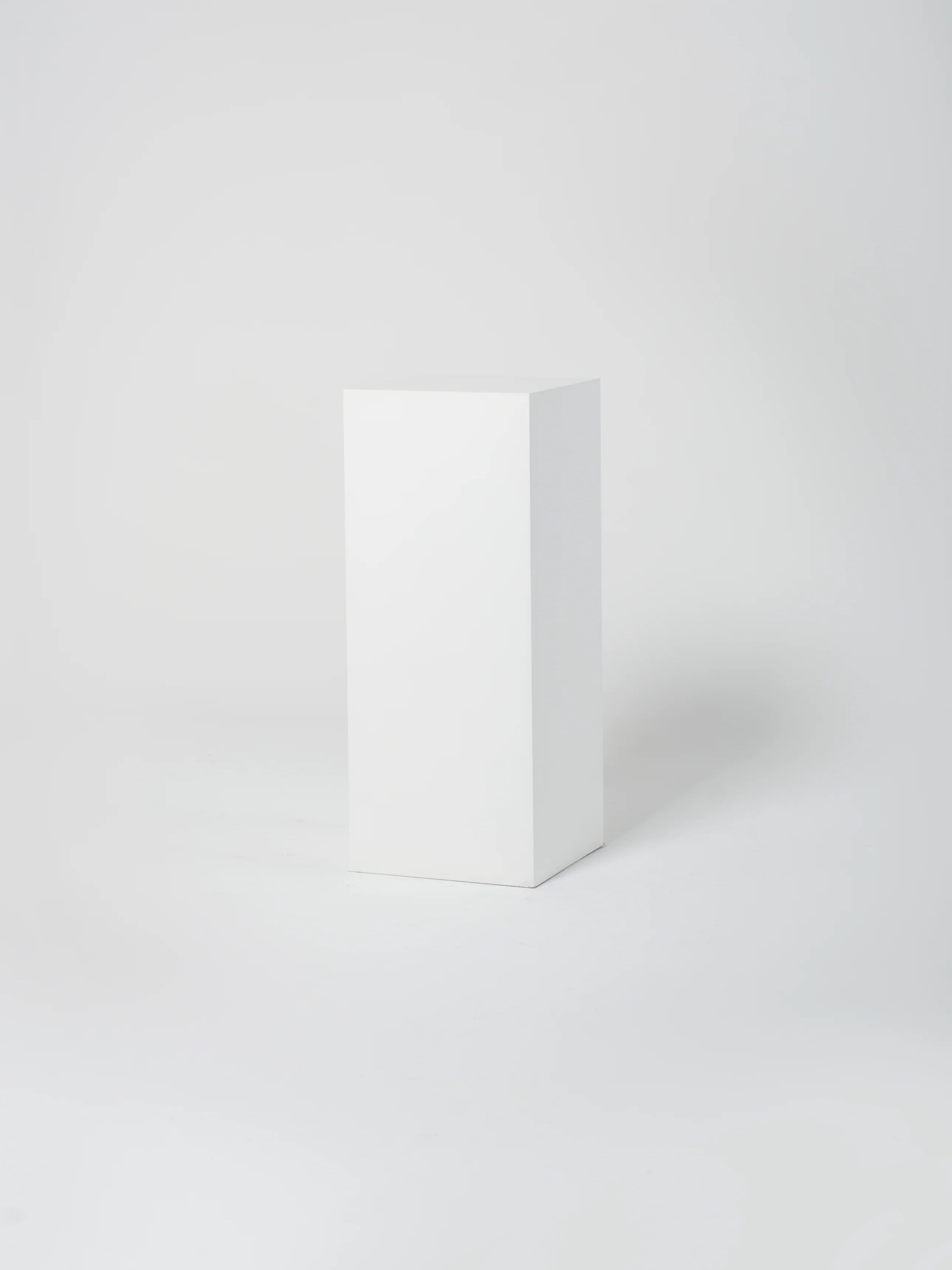 Cube 5 / 18" x 43" / White