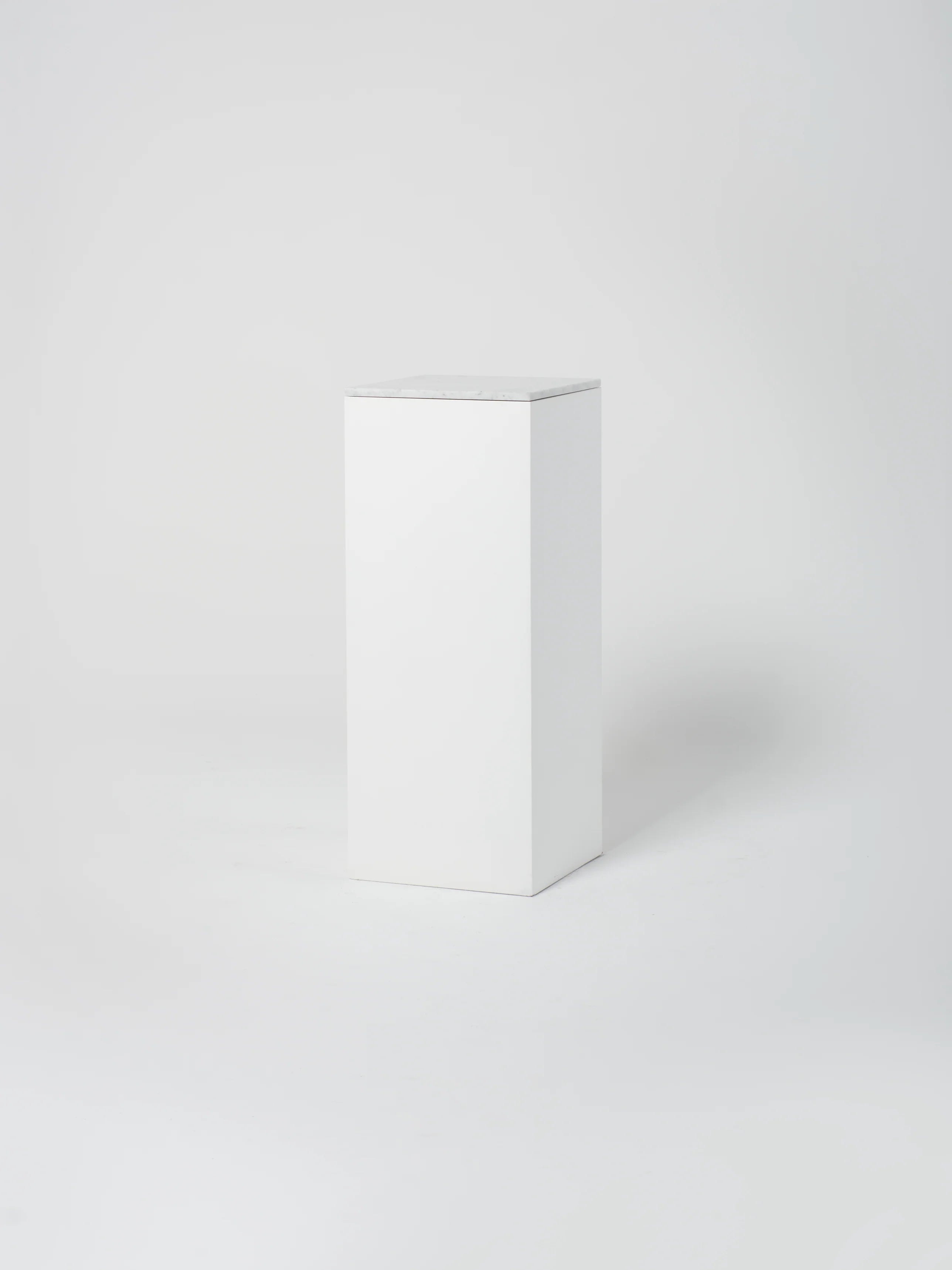 Cube 5 / 18" x 43" / White / Bianco Carrara