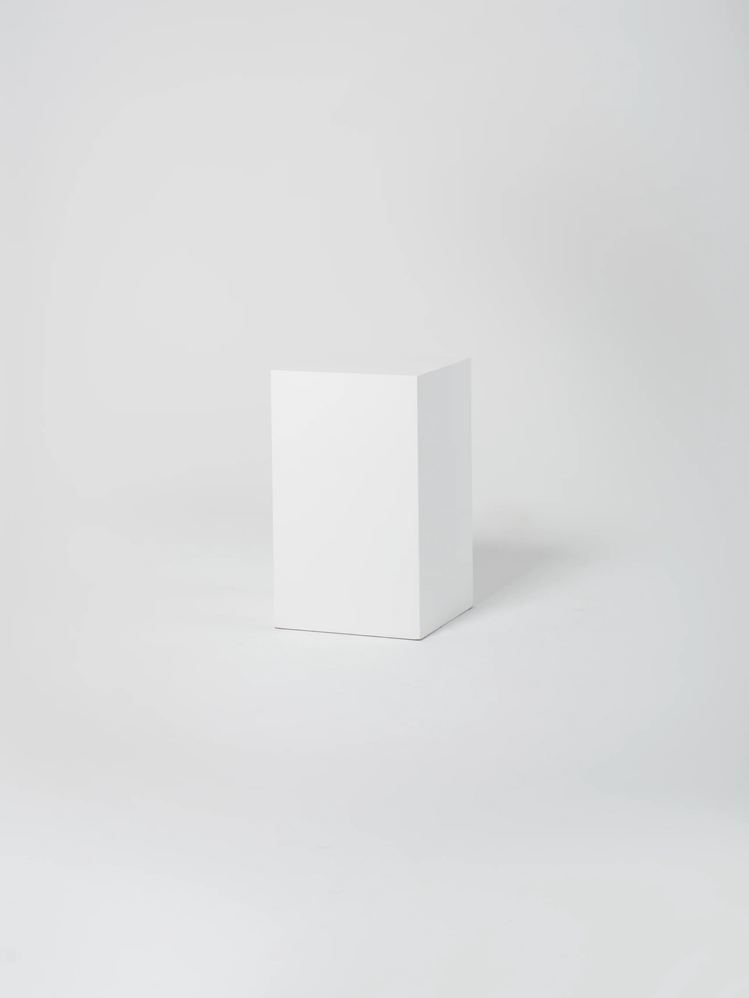 Cube 7 / 18" x 29" / White