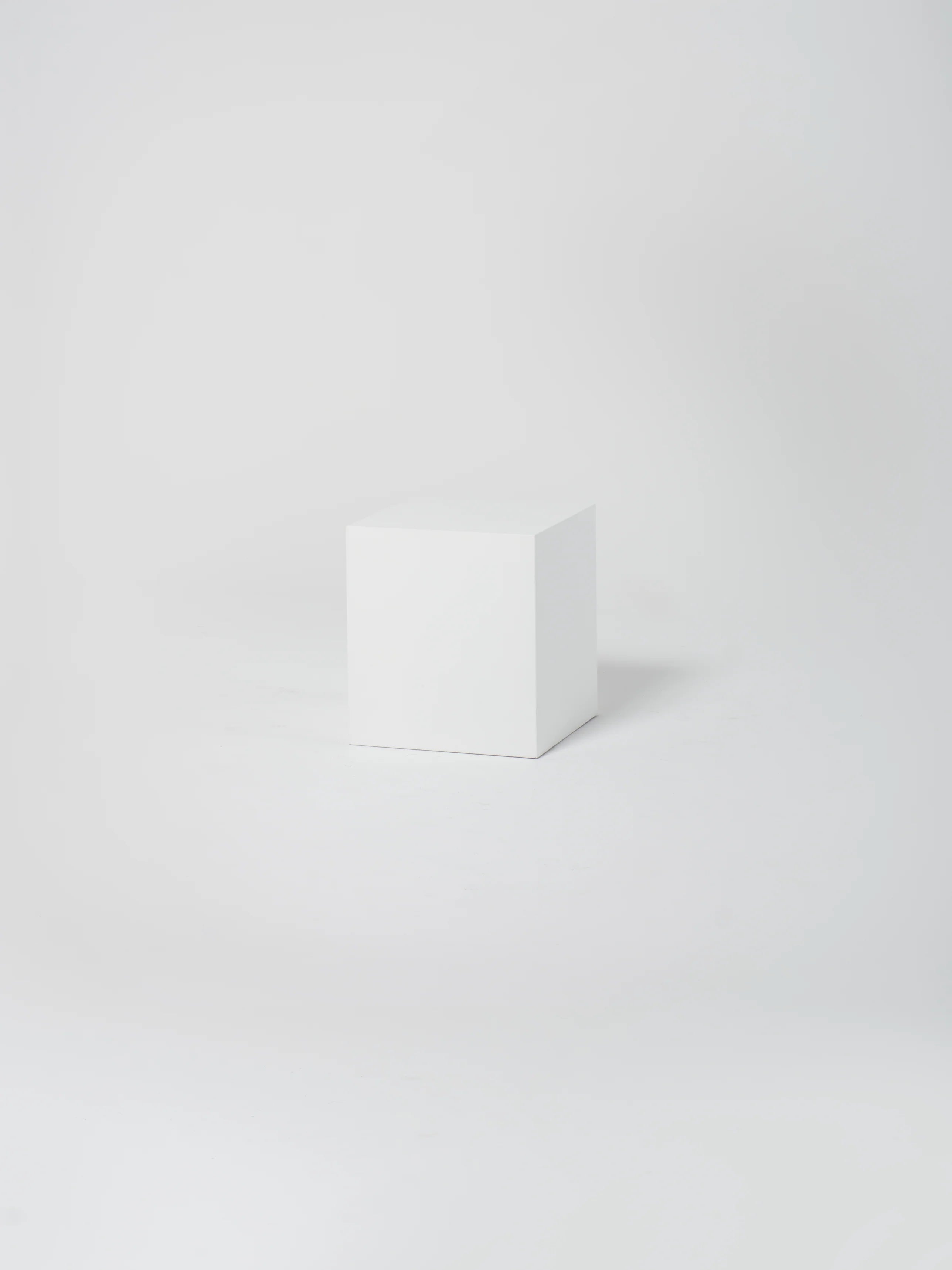 Cube 8 / 18" x 20" / White