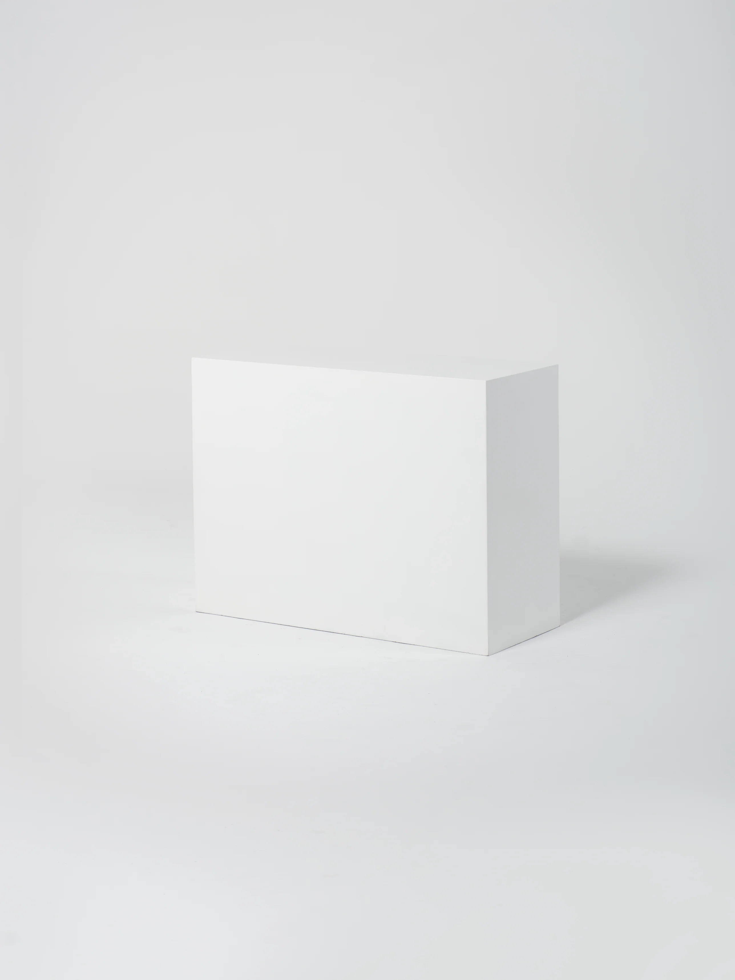 Cube 10 / 39" x 16" x H29" / White