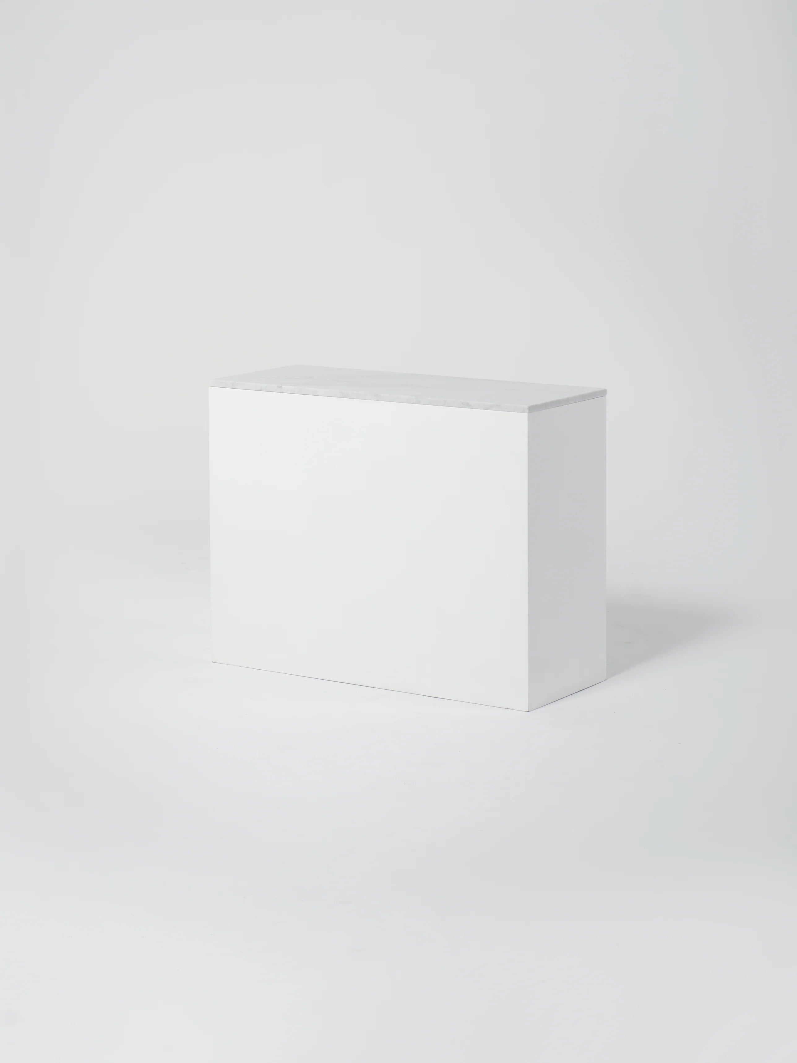 Cube 10 / 39" x 16" x H29" / White / Bianco Carrara