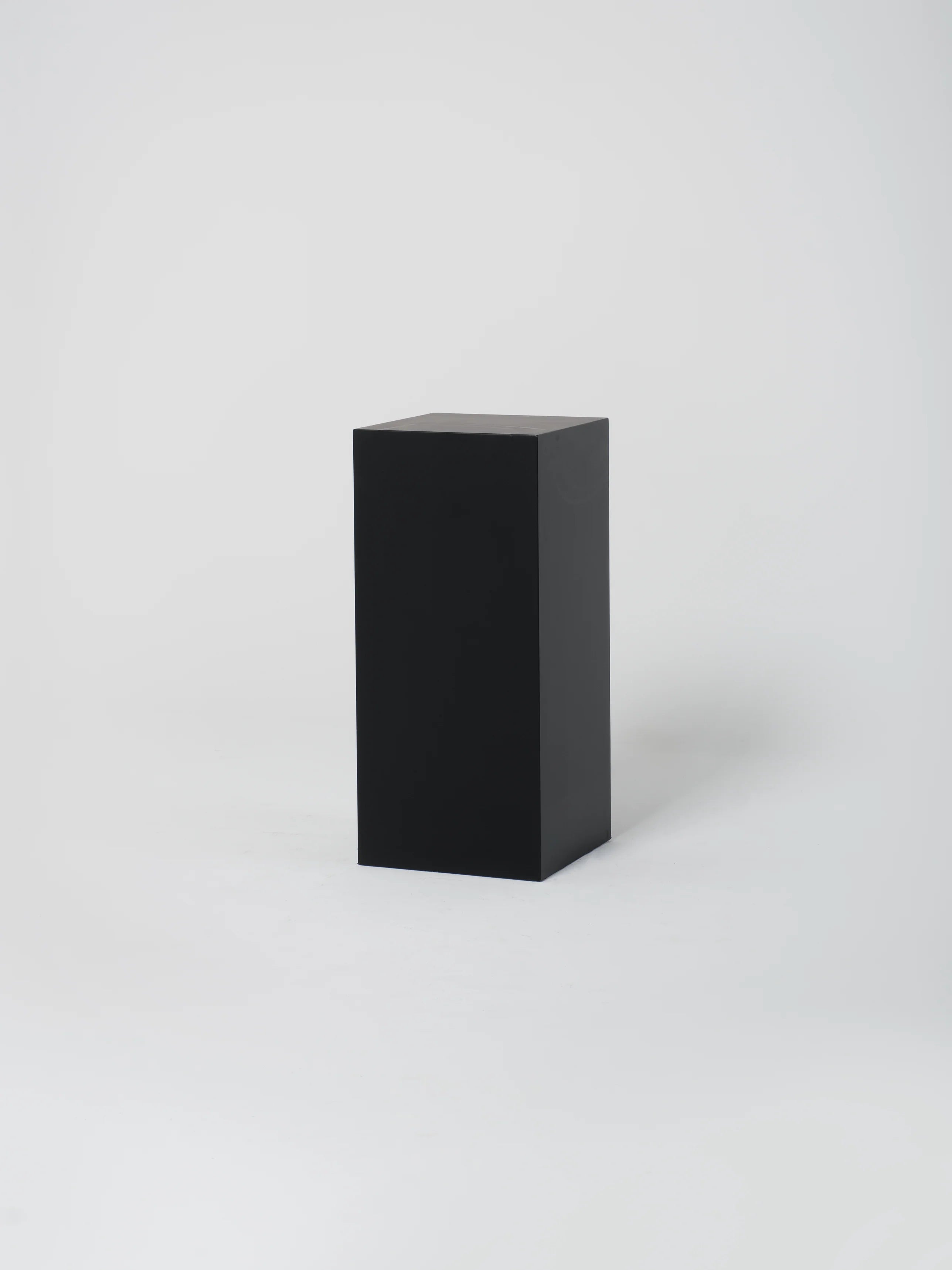 Cube 4 / 18" x 39" / Black