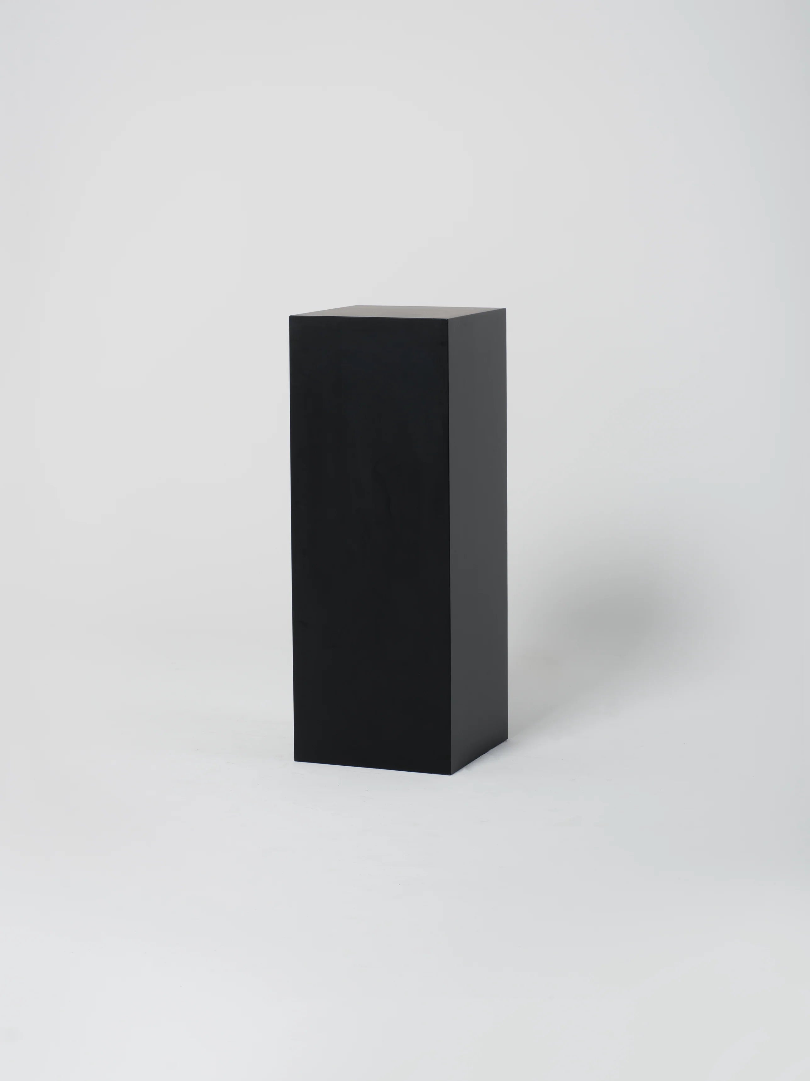 Cube 6 / 18" x 47" / Black