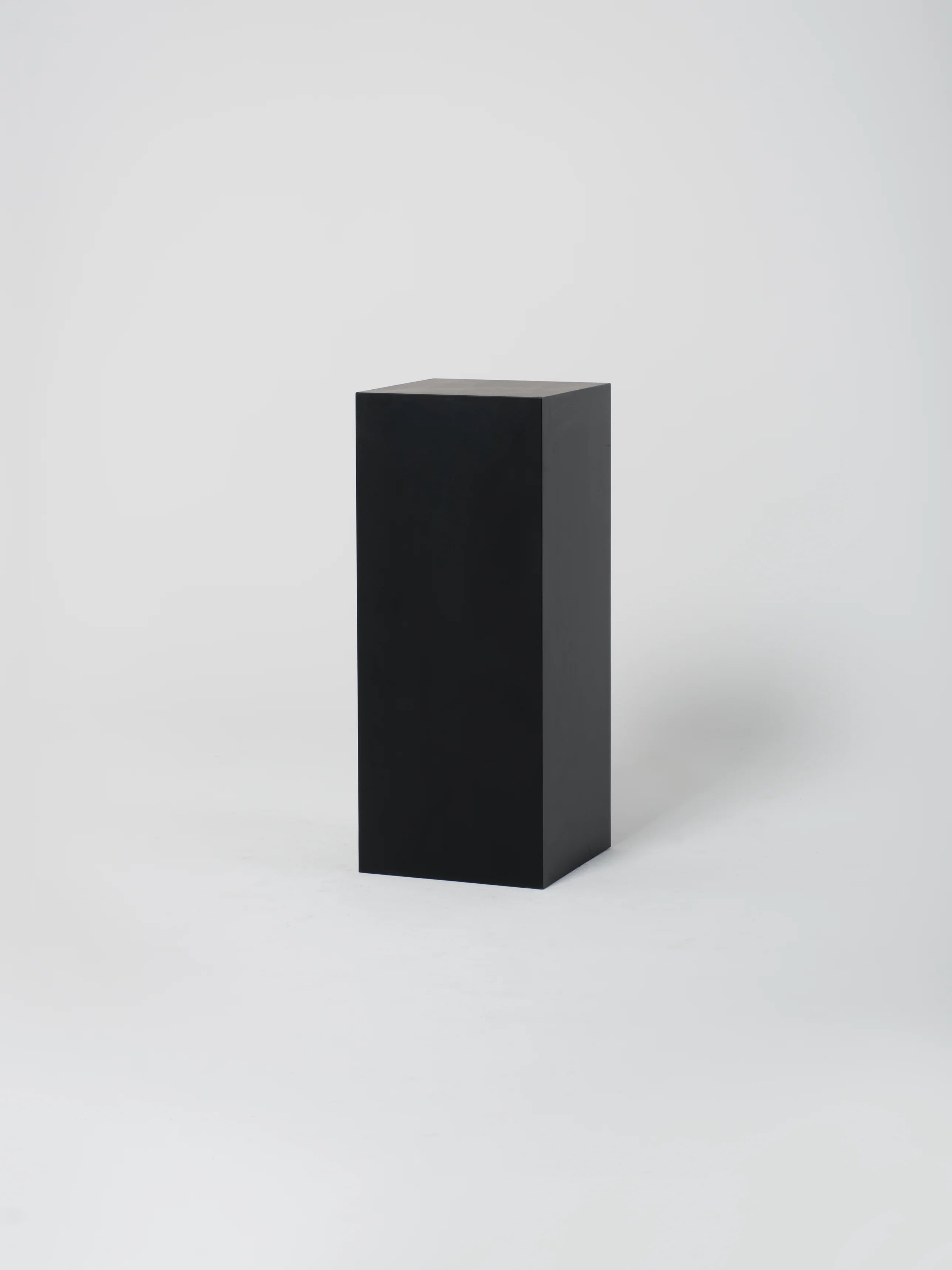 Cube 5 / 18" x 43" / Black