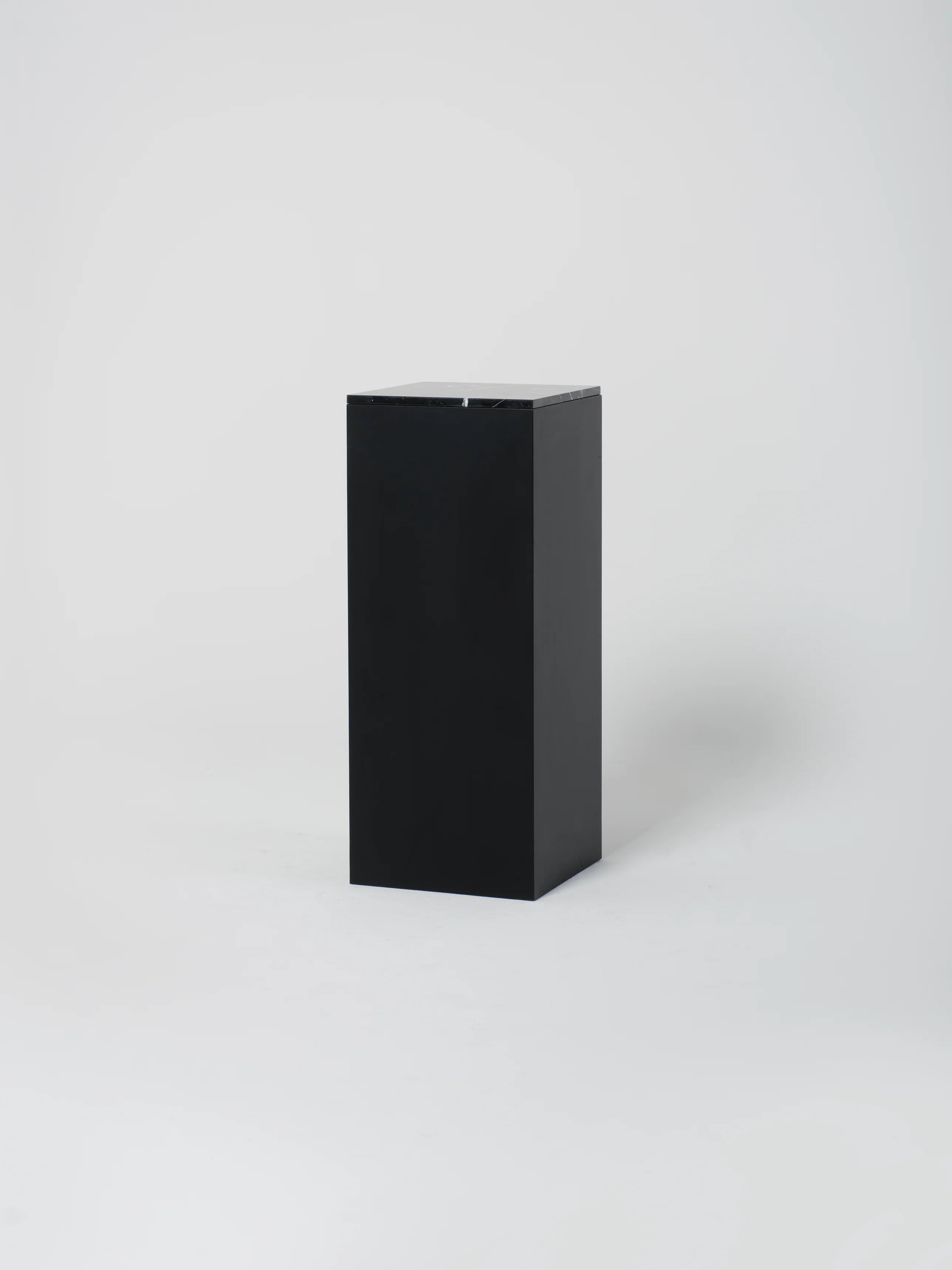 Cube 5 / 18" x 43" / Black / Nero Marquina