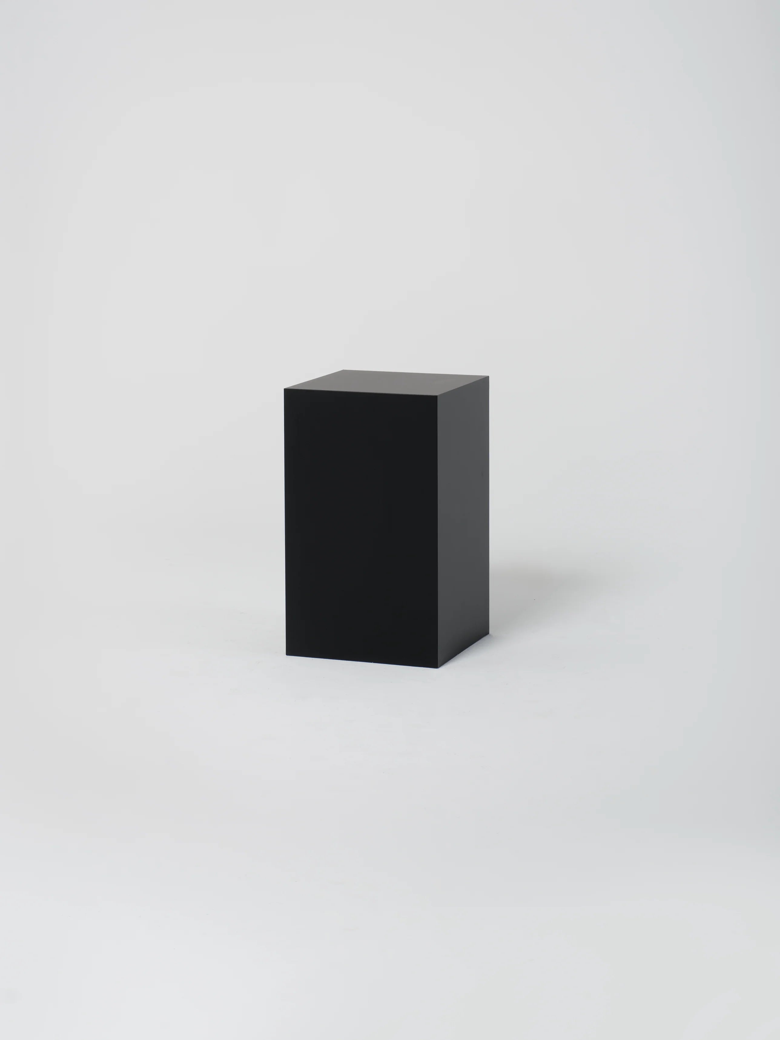 Cube 7 / 18" x 29" / Black
