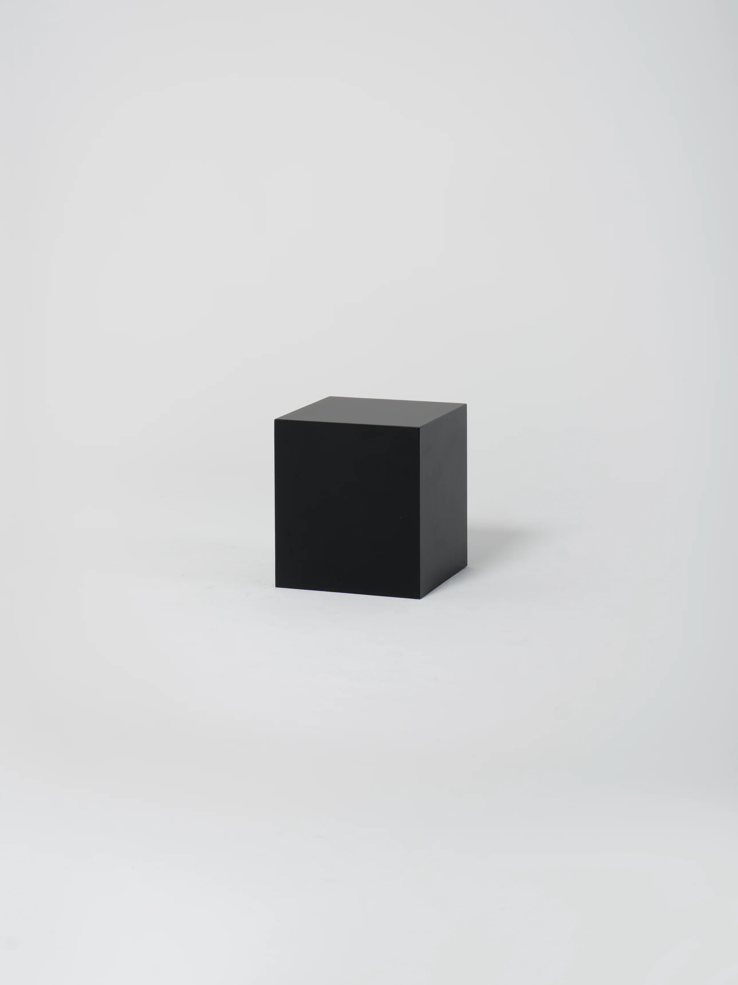 Cube 8 / 18" x 20" / Black