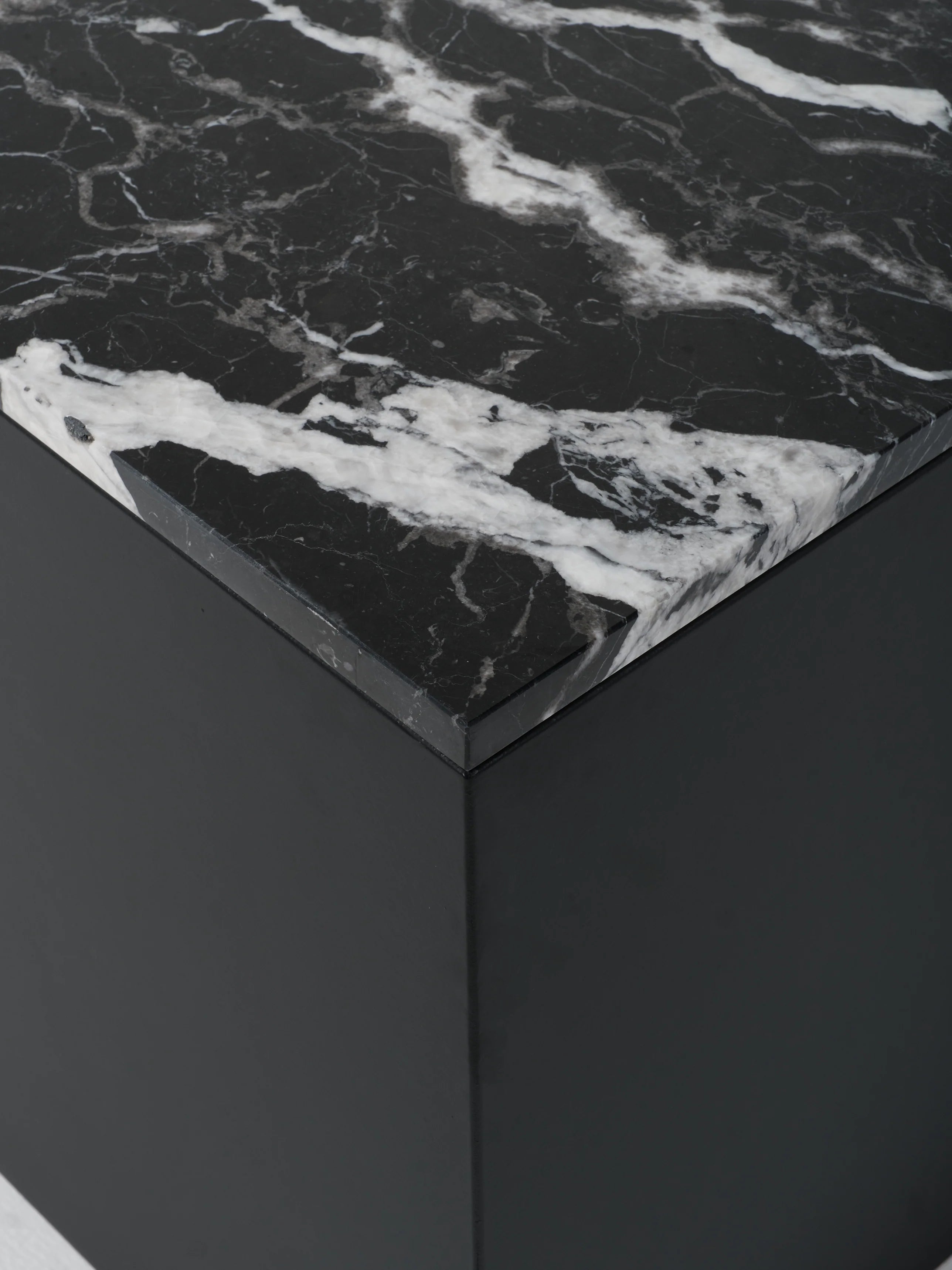Cube 11 / 39" x 16" x H20" / Black / Nero Marquina