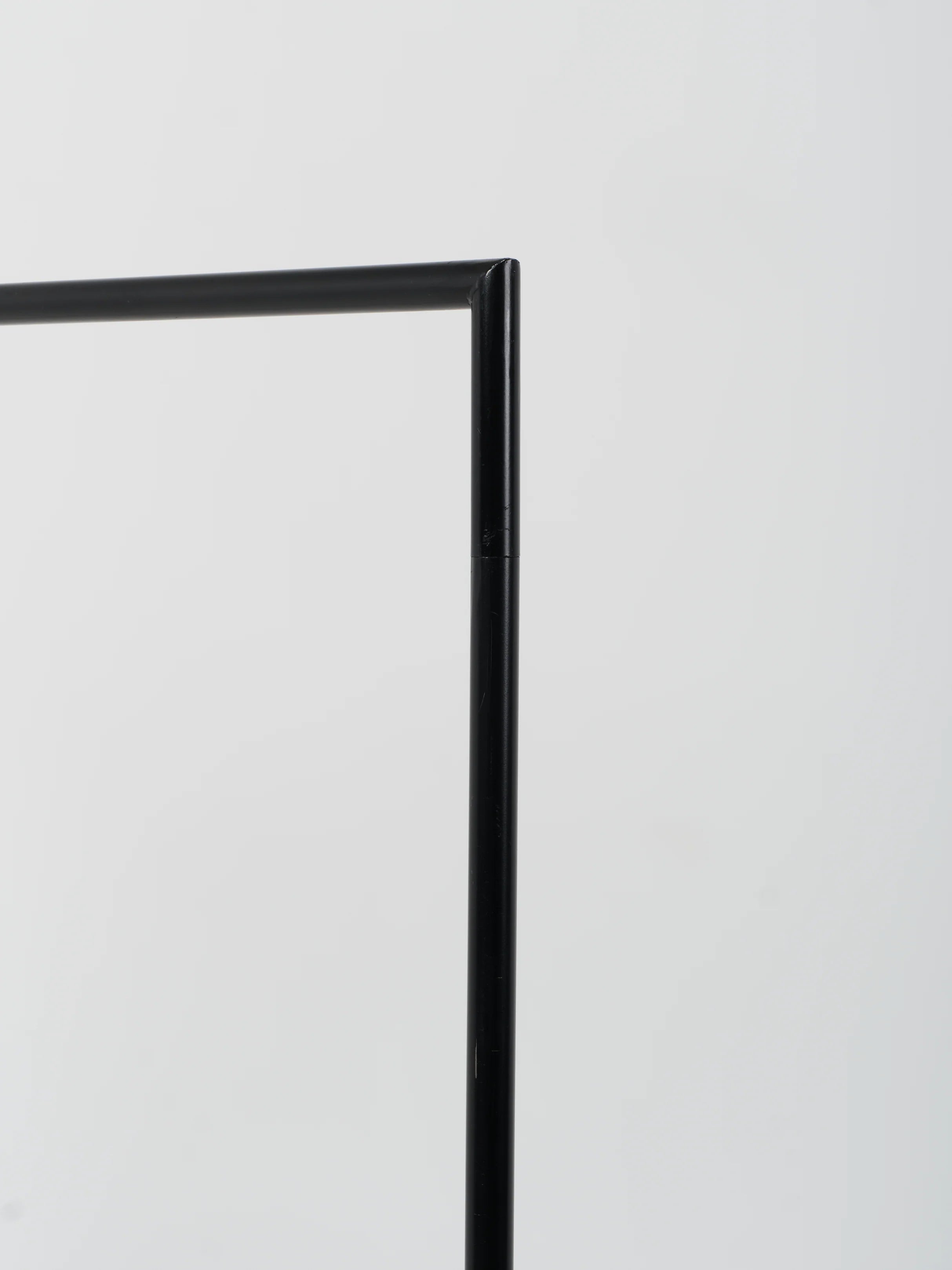 Rack 15 / Round / 59" x 69.5" / Black