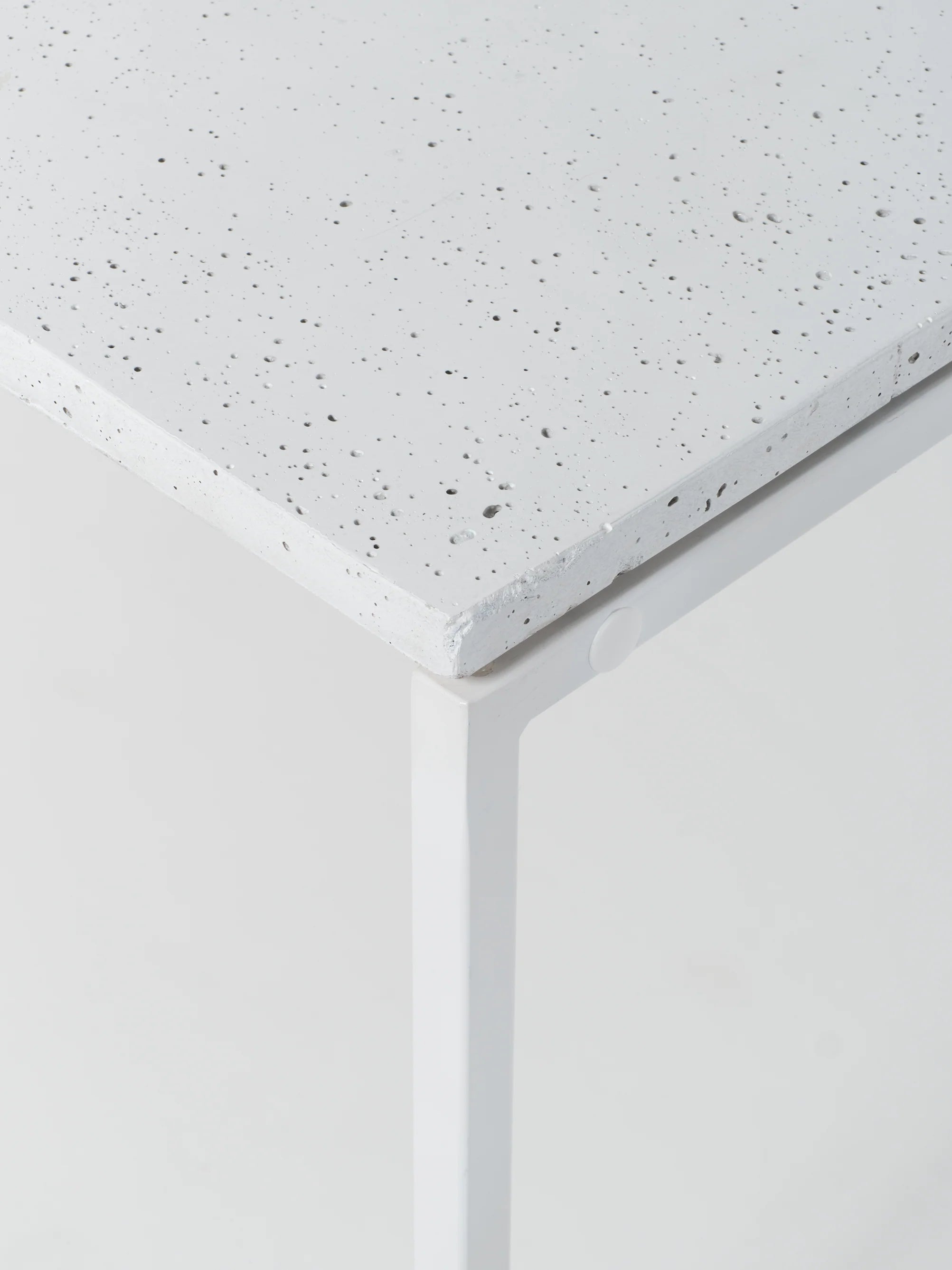 Podium 8 / 12" Square / White Concrete