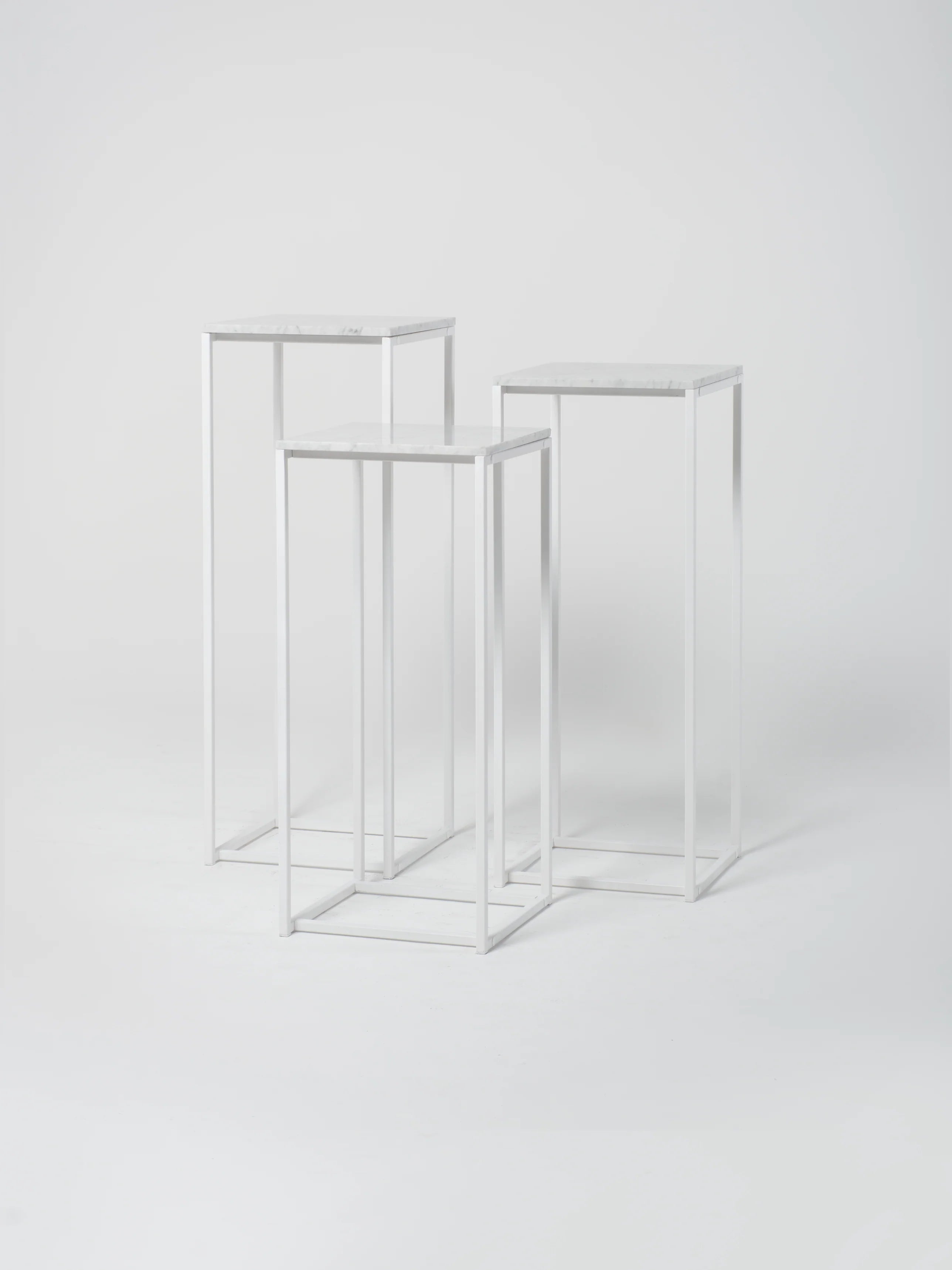 Podium Set 1 / 18" Square / Bianco Carrara