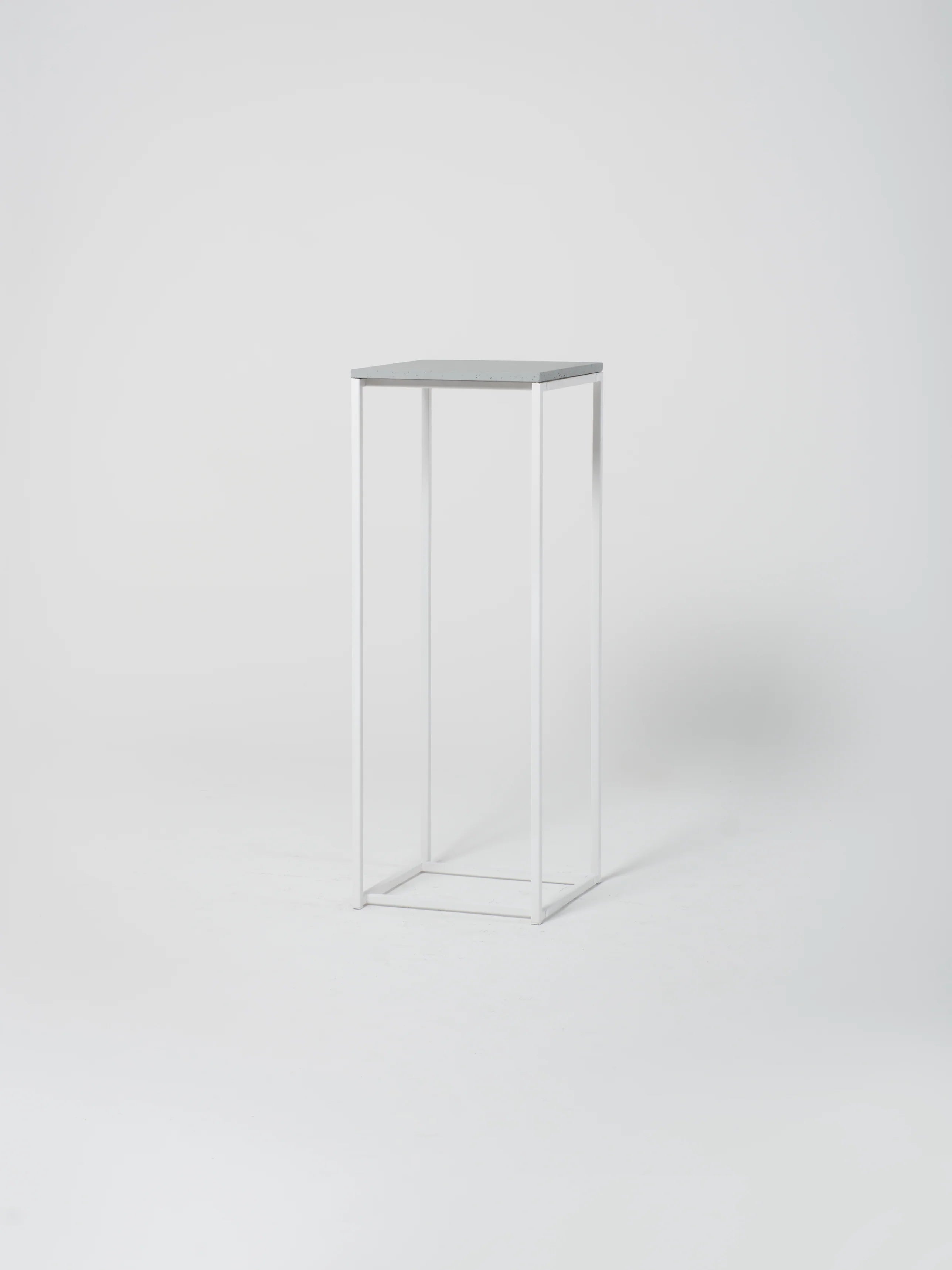 Podium 5 / 18" Square / Concrete