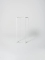 Podium 8 / 18" Square / White Concrete