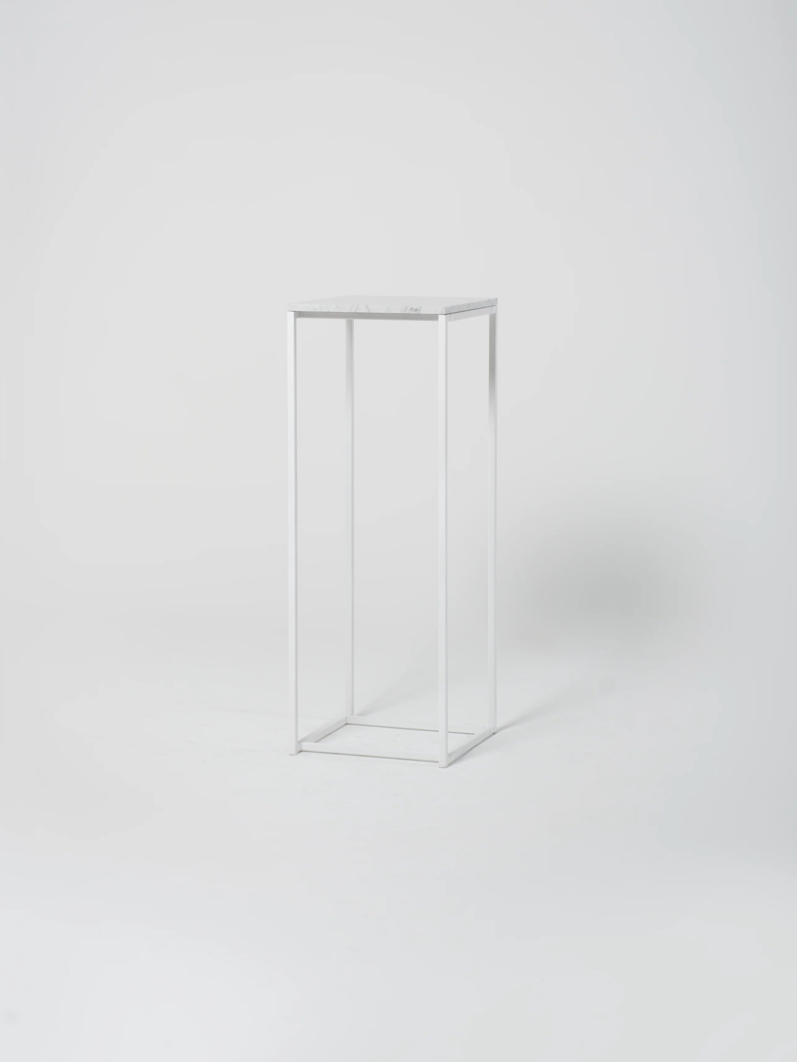 Podium 1 / 18" Square / Bianco Carrara