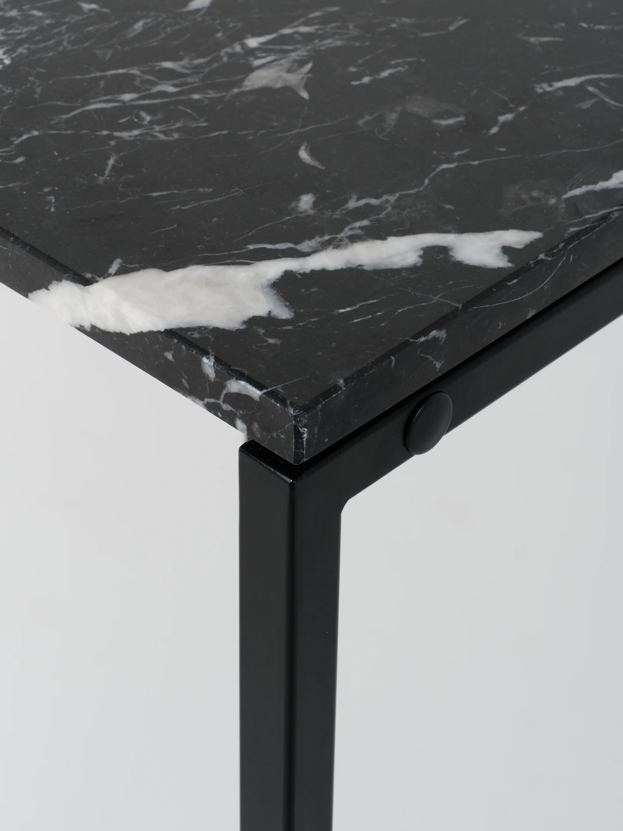 Podium 4 / 12" Square / Nero Marquina