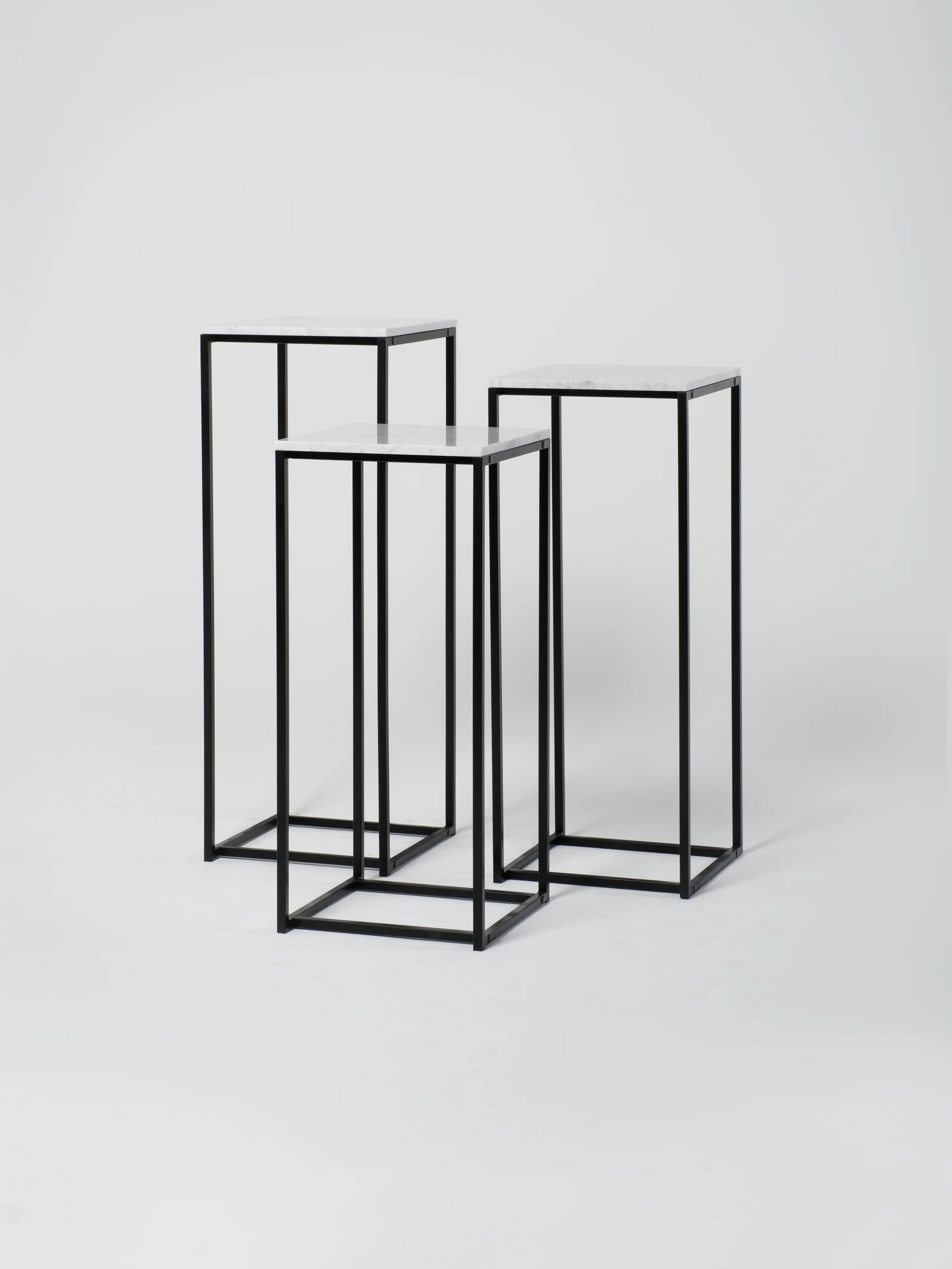 Podium Set 2 / 18" Square / Bianco Carrara