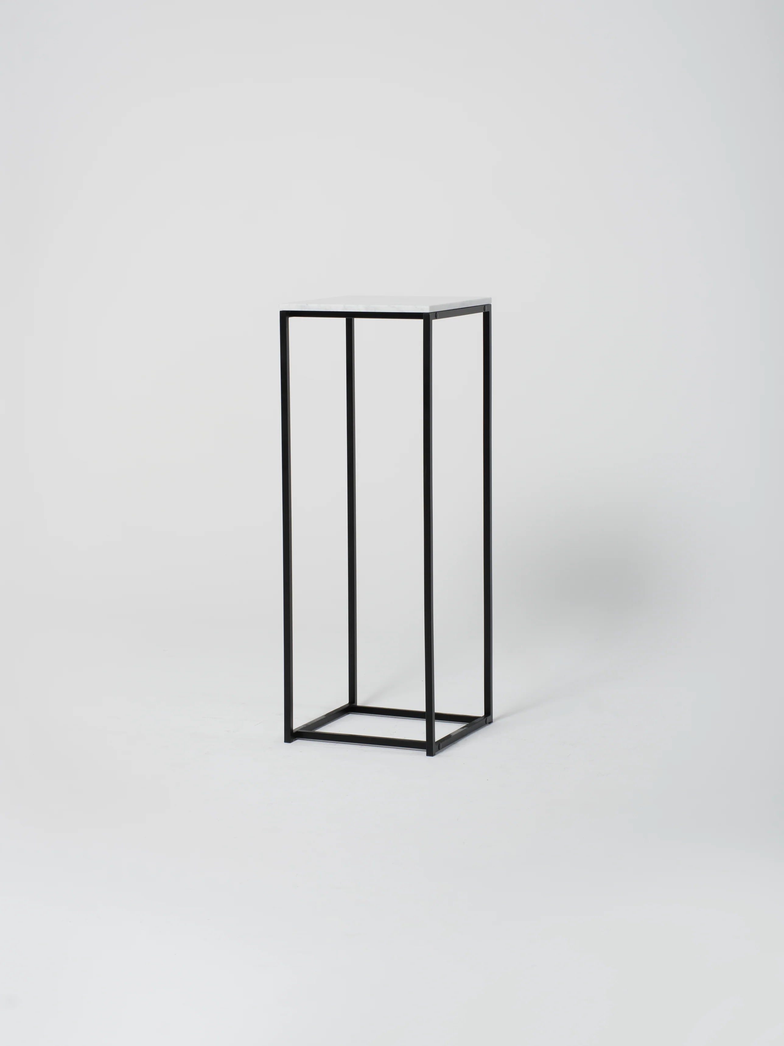 Podium 2 / 18" Square / Bianco Carrara