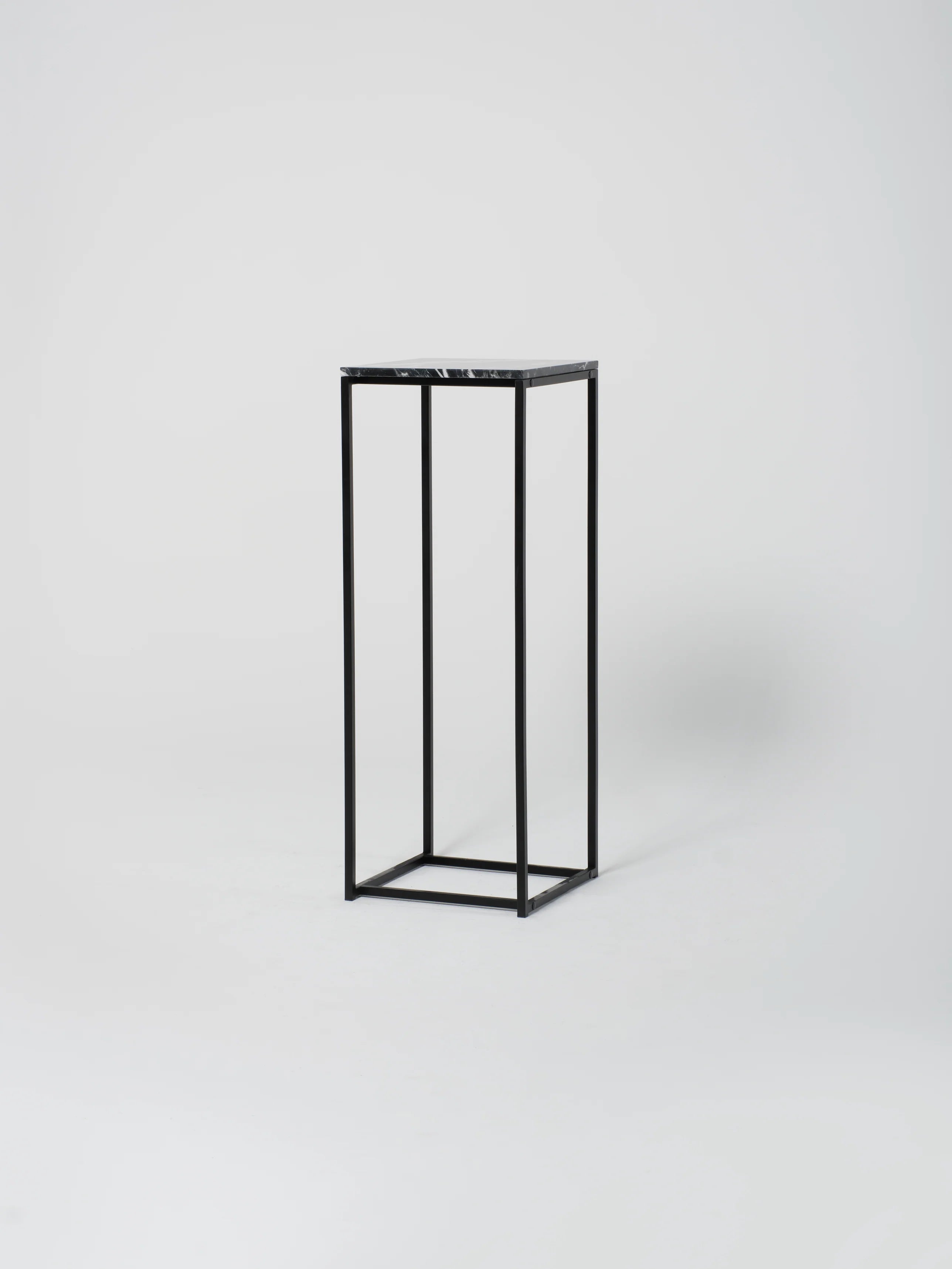 Podium 4 / 18" Square / Nero Marquina