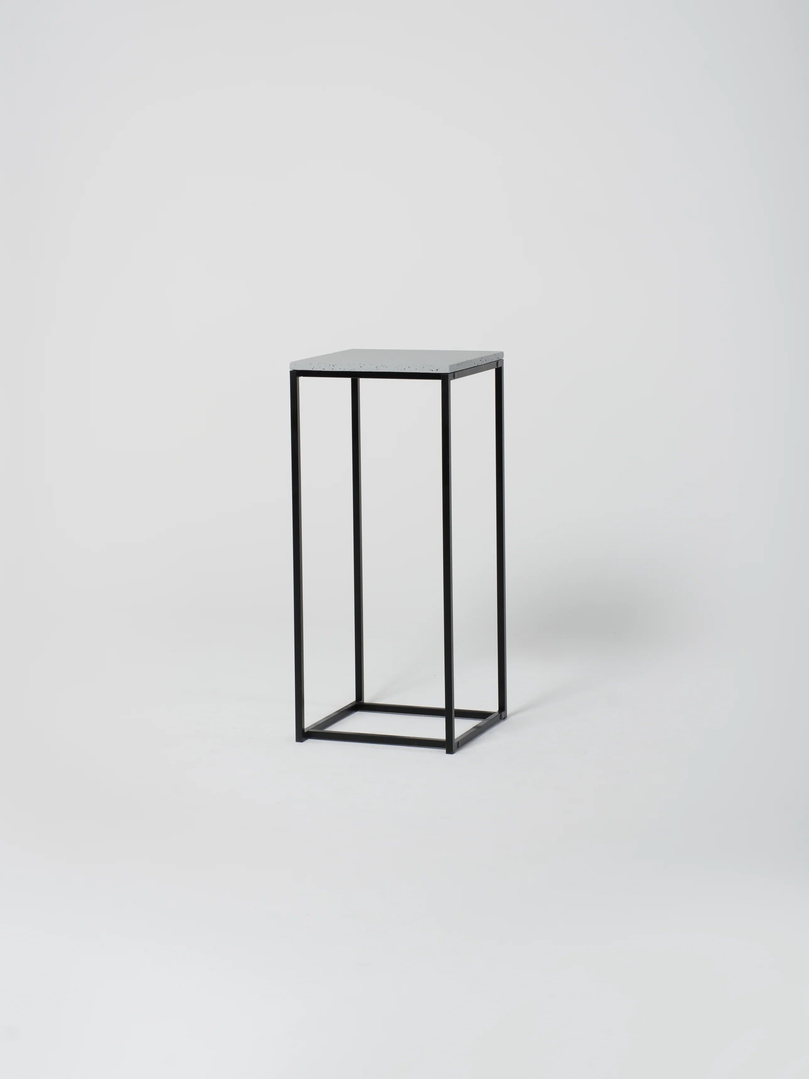 Podium 6 / 18" Square / Concrete