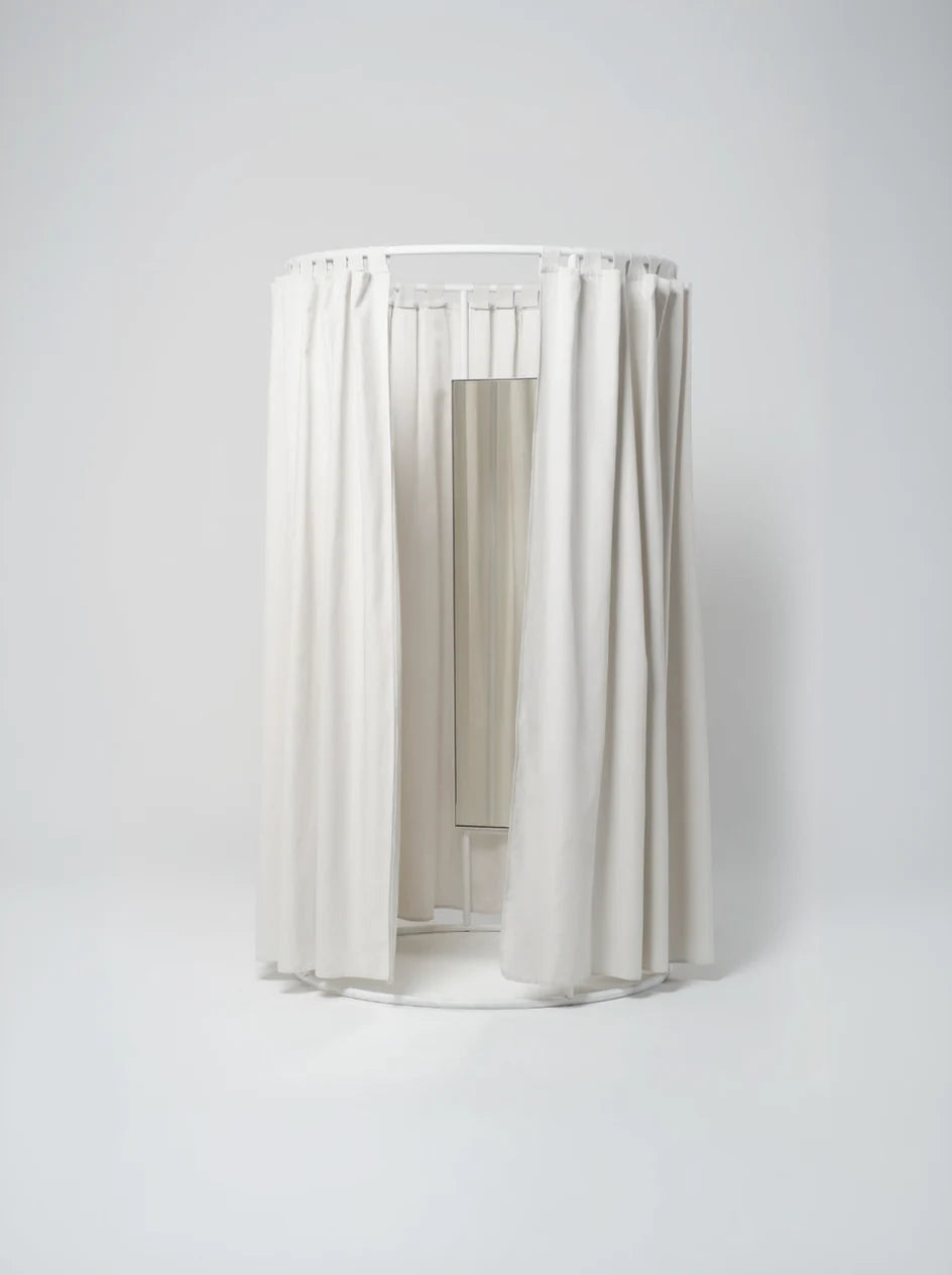 Fitting Room / White