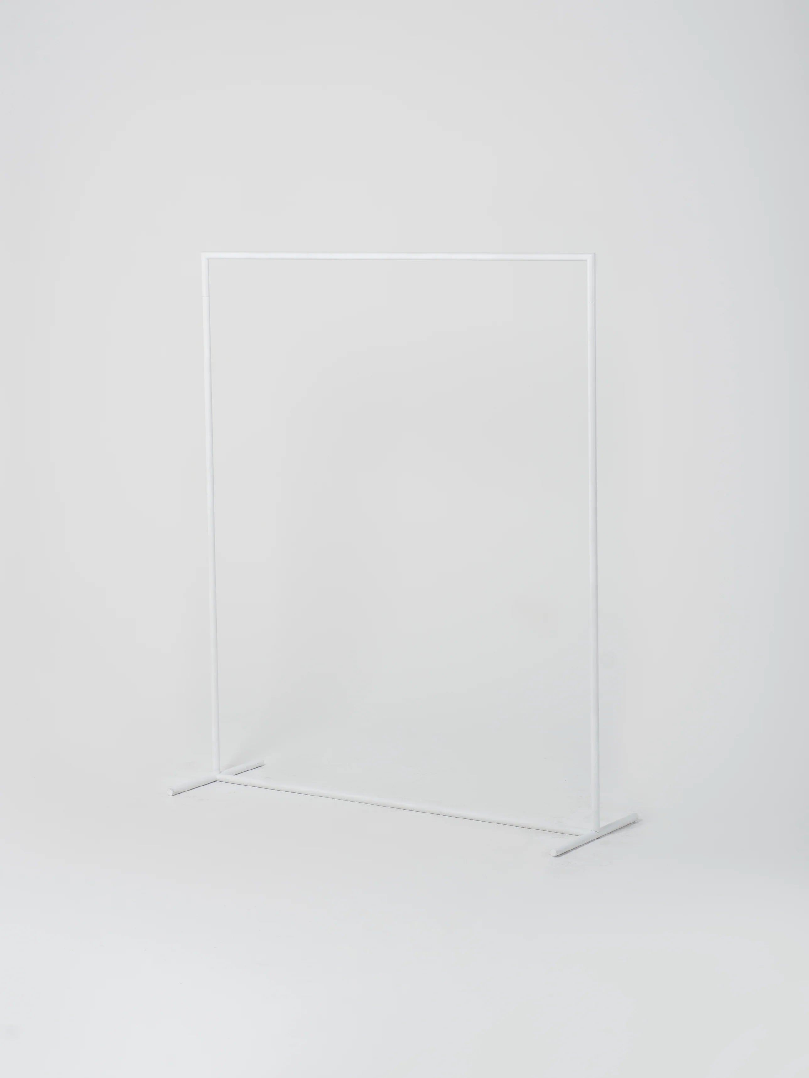 Rack 16 / Round / 59" x 69.5" / White