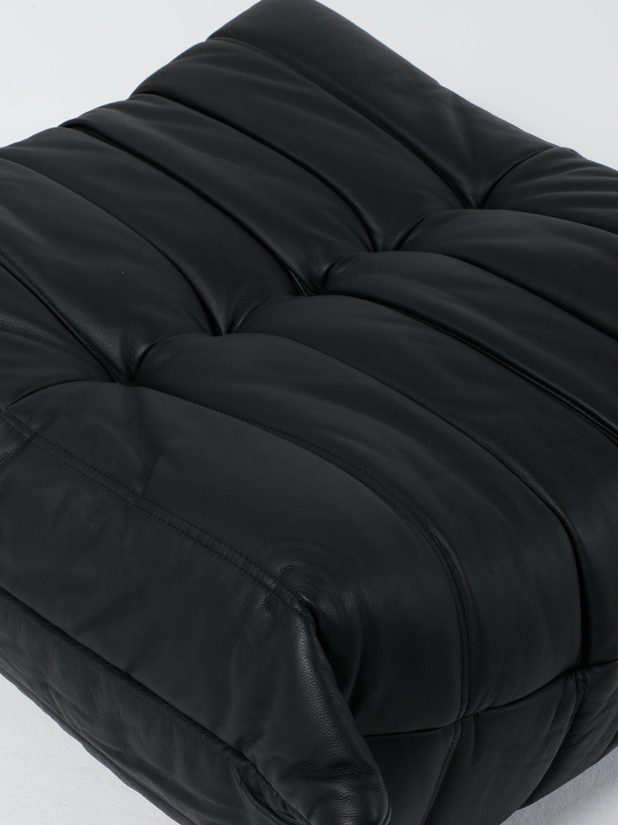 Togo Sofa / Black | 2-Seater