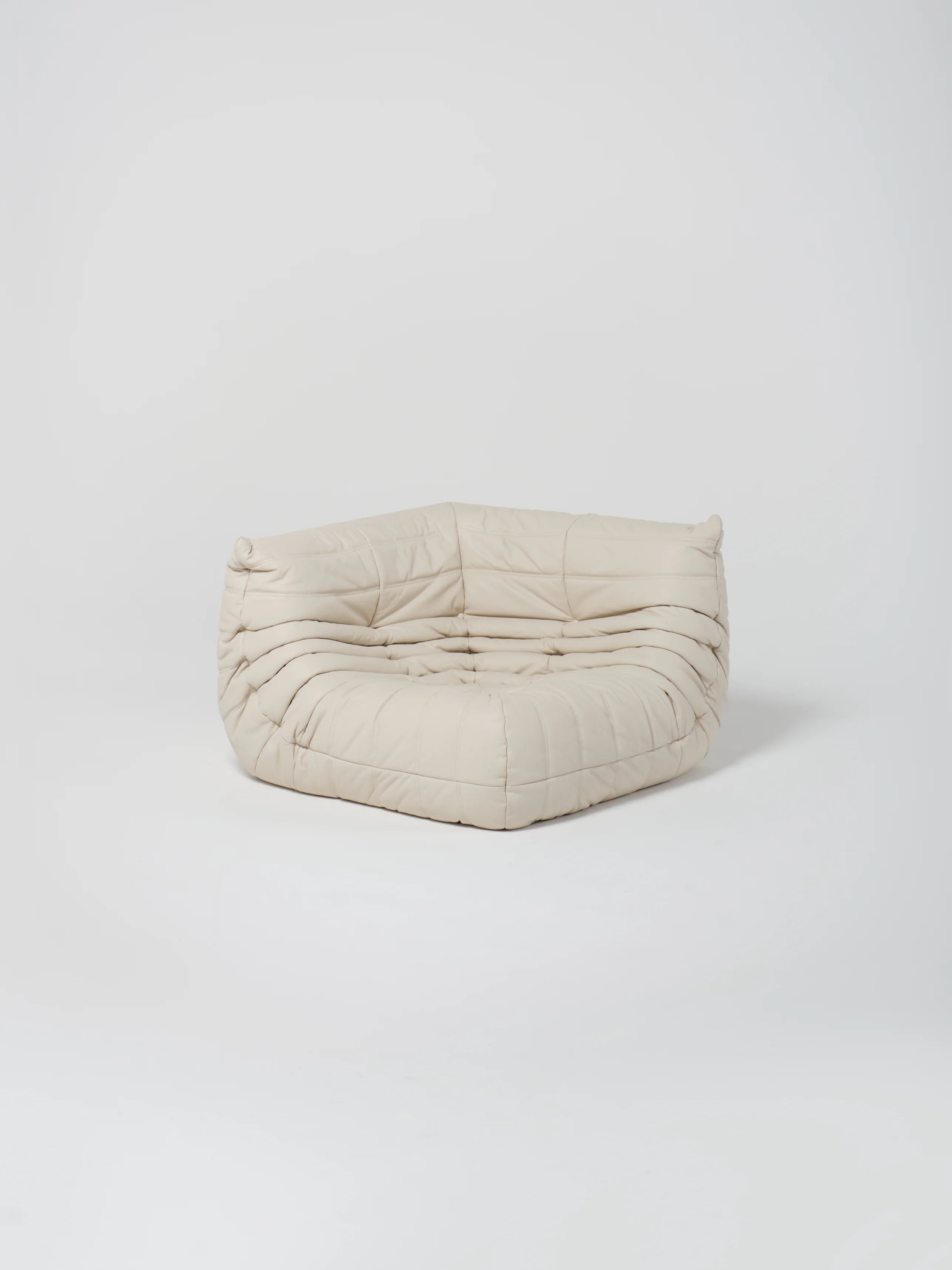 Togo / White | Corner