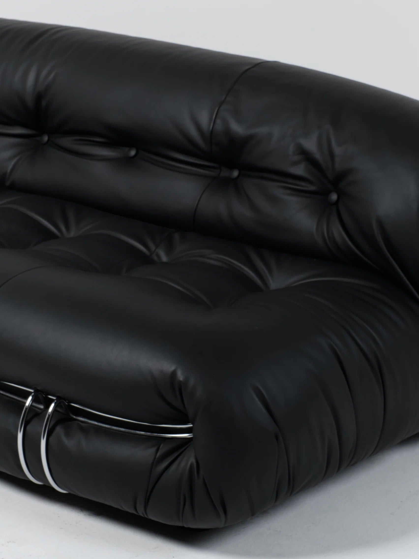 Soriana Sofa / Black | 2-Seater