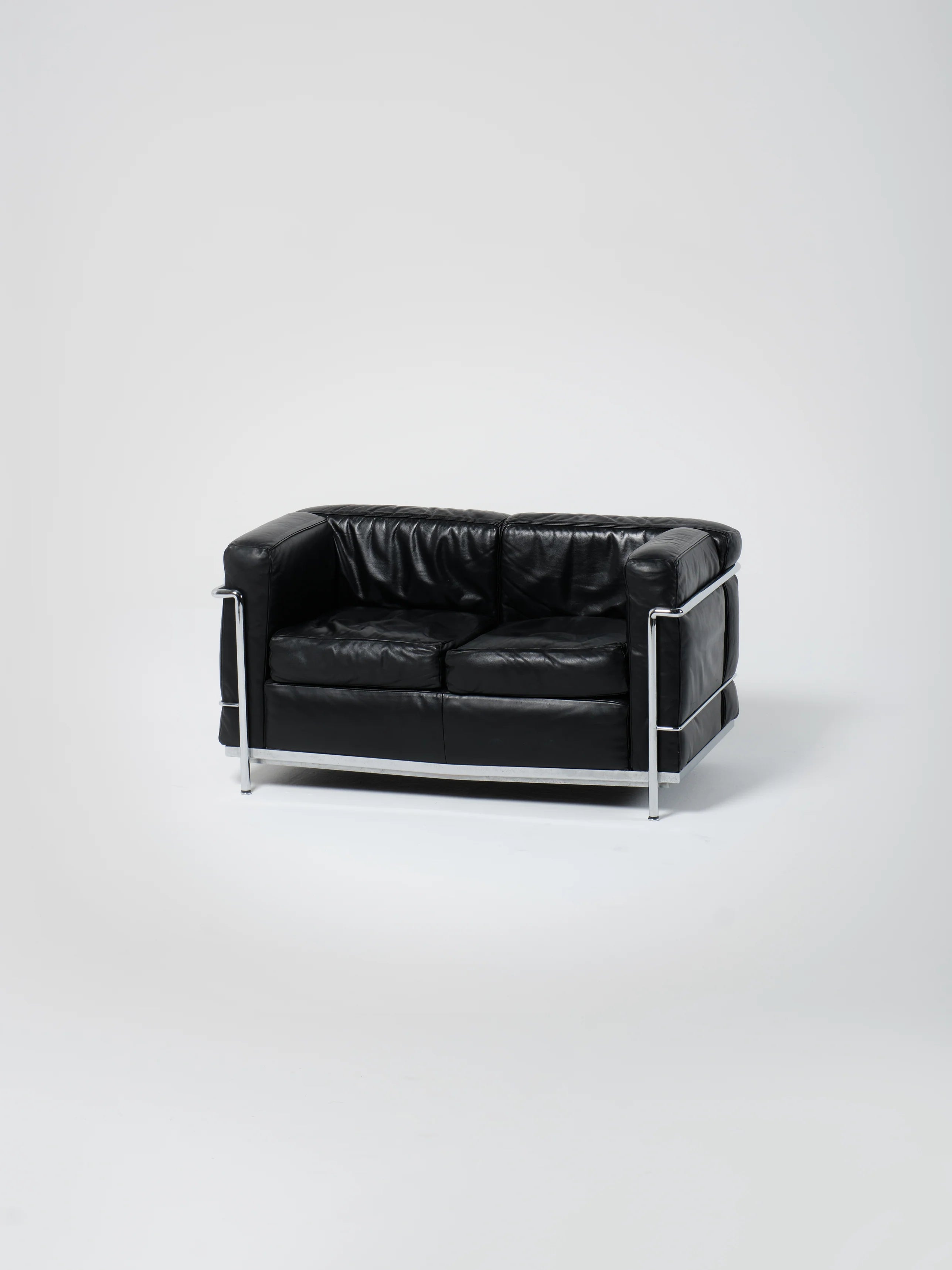 LC2 Sofa / Black / 2-Seater