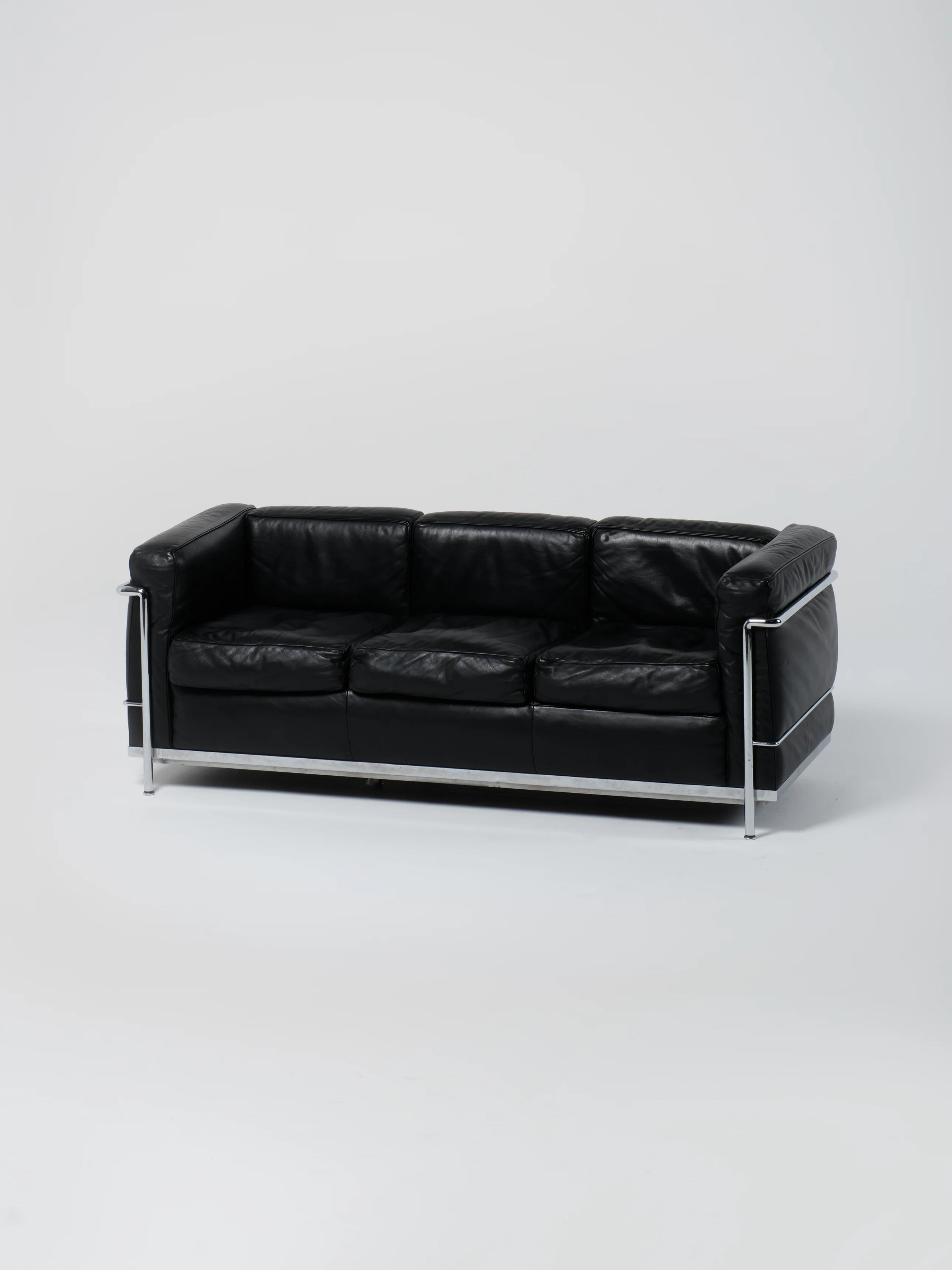 LC2 Sofa / Black / 3-Seater