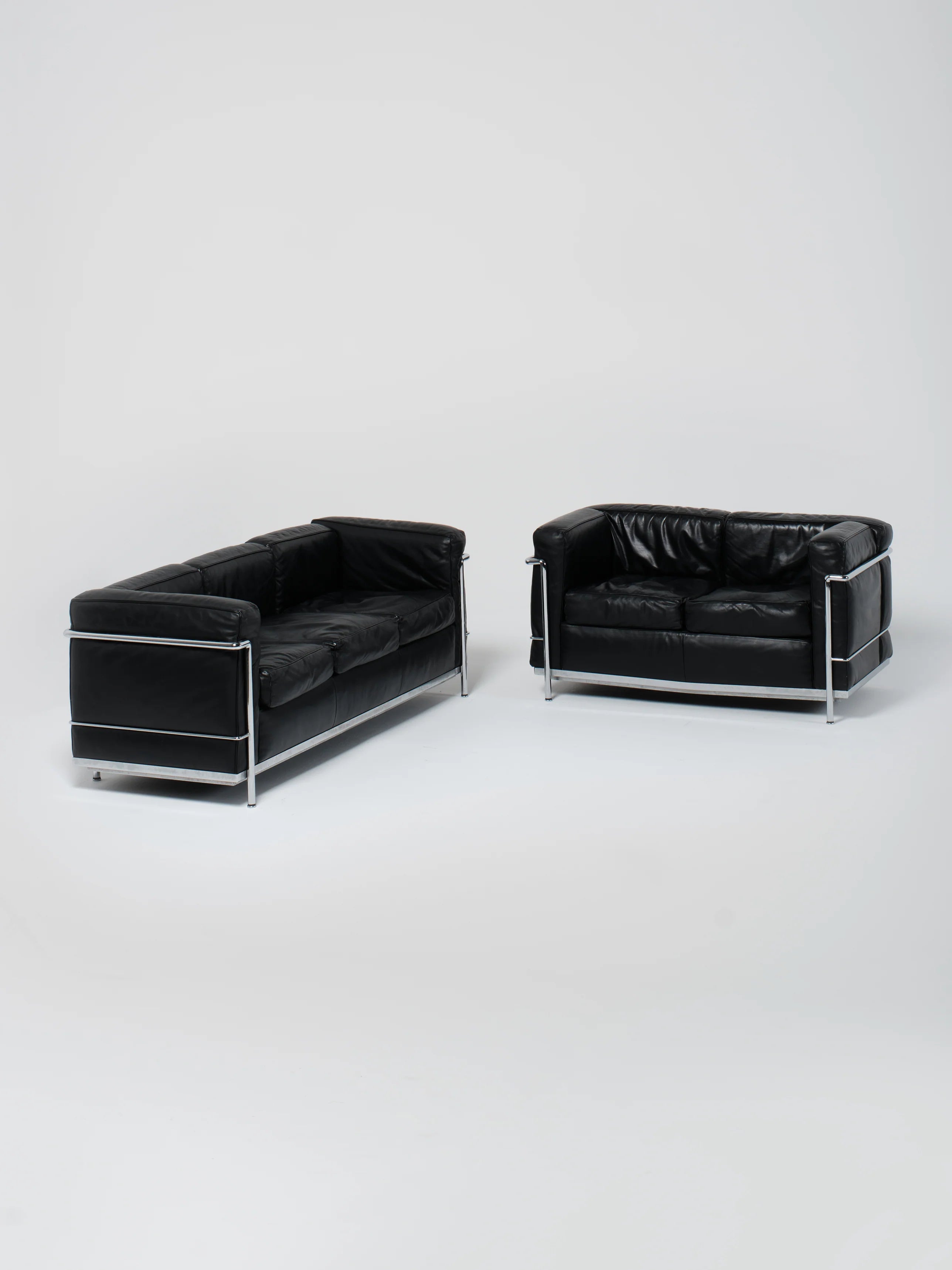 LC2 Sofa / Black / 2-Seater