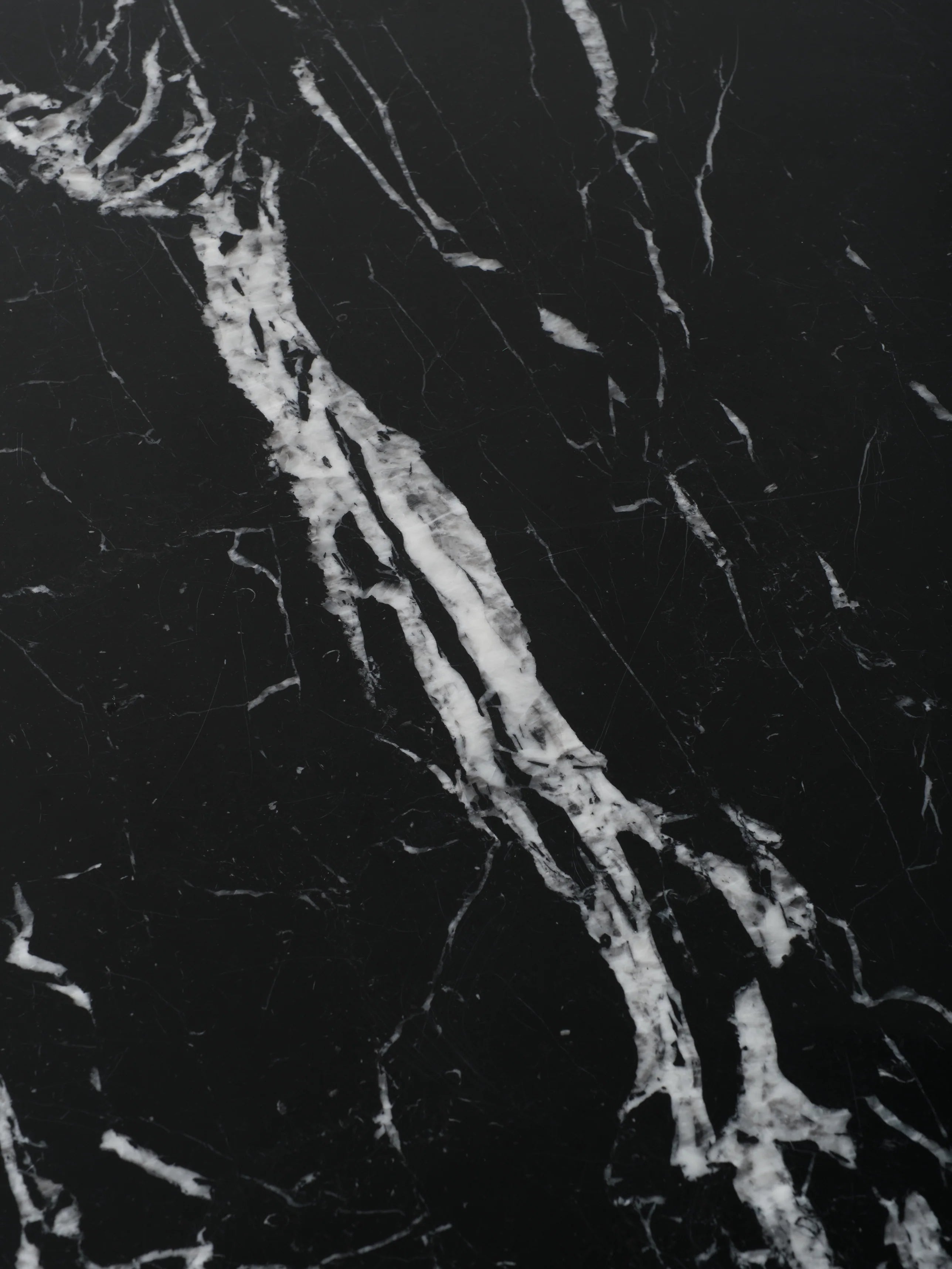 Cube 5 / 18" x 43" / Black / Nero Marquina